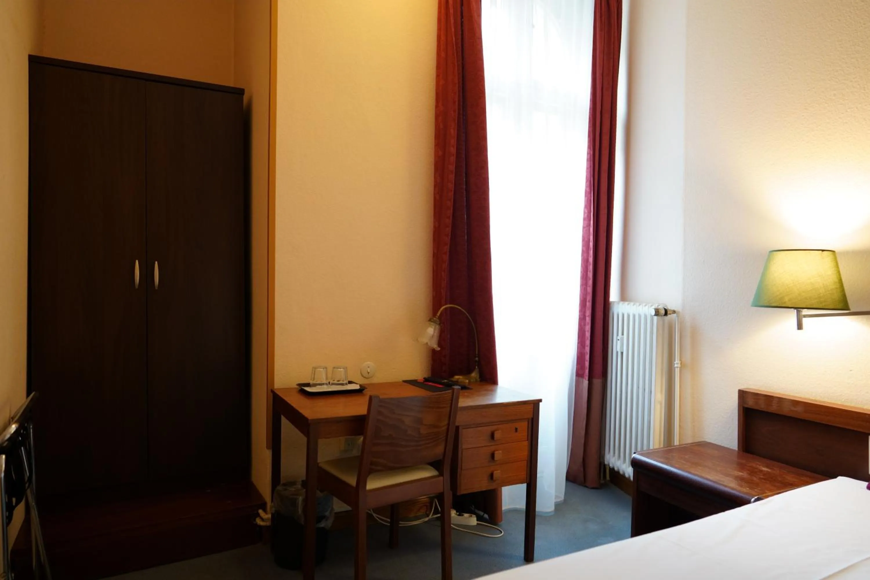 Photo of the whole room, Bed in Hotel Xantener Eck