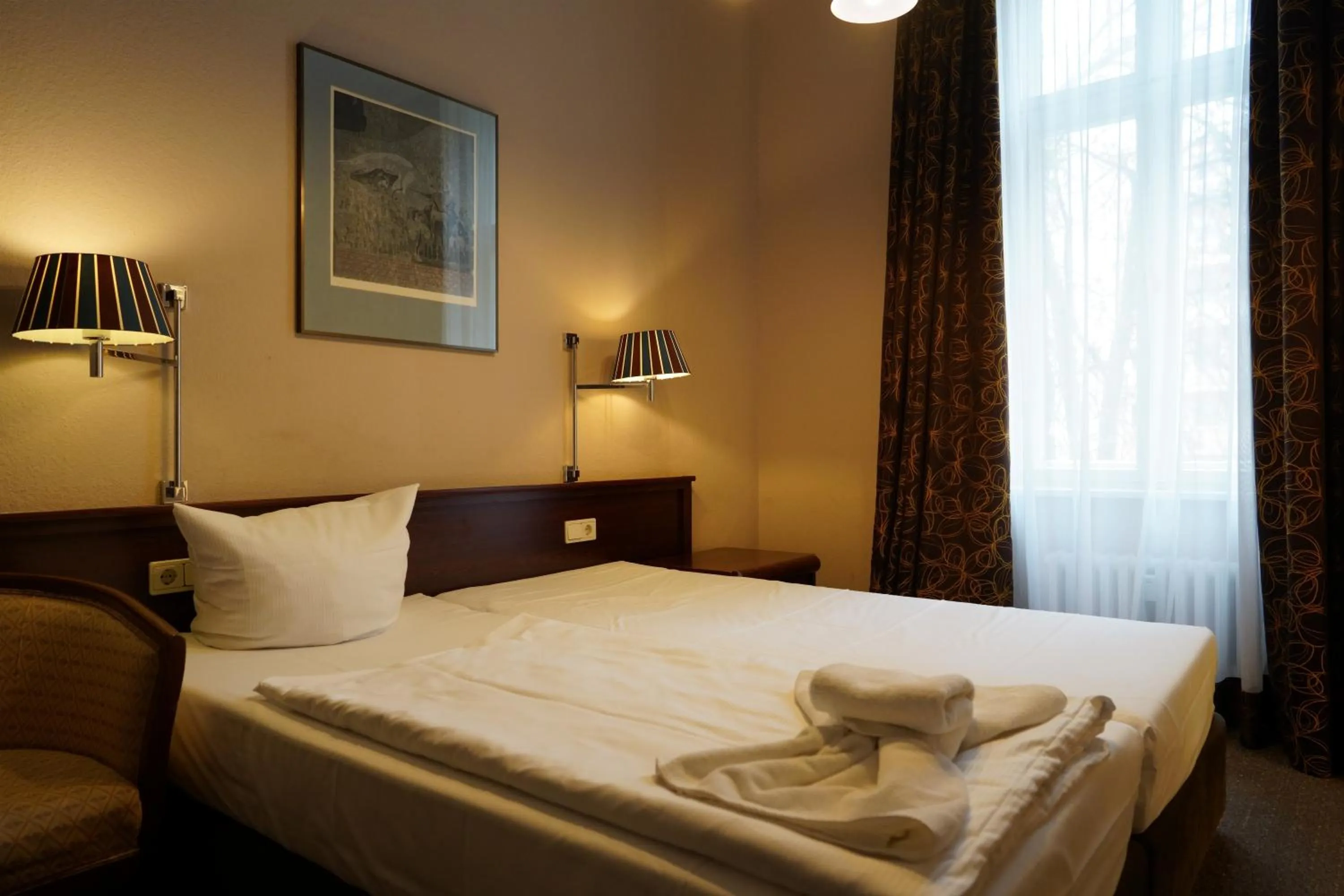 Photo of the whole room, Bed in Hotel Xantener Eck