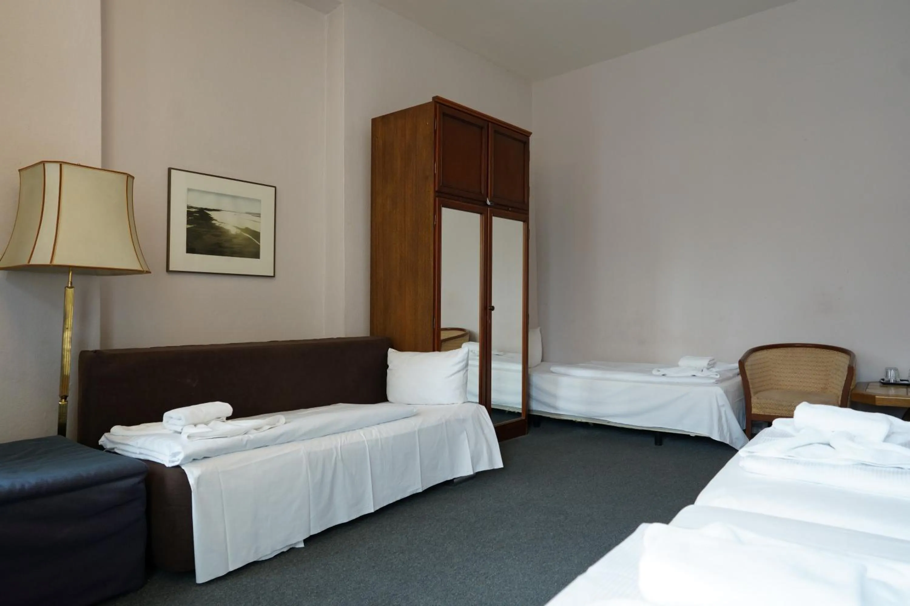 Photo of the whole room, Bed in Hotel Xantener Eck