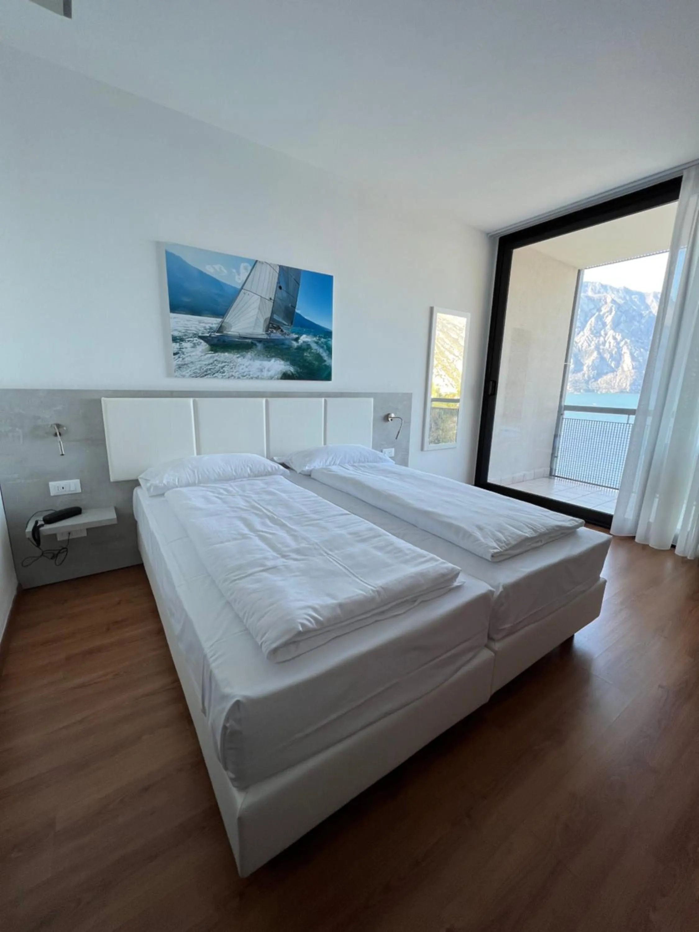 Bedroom, Bed in Wind Hotel