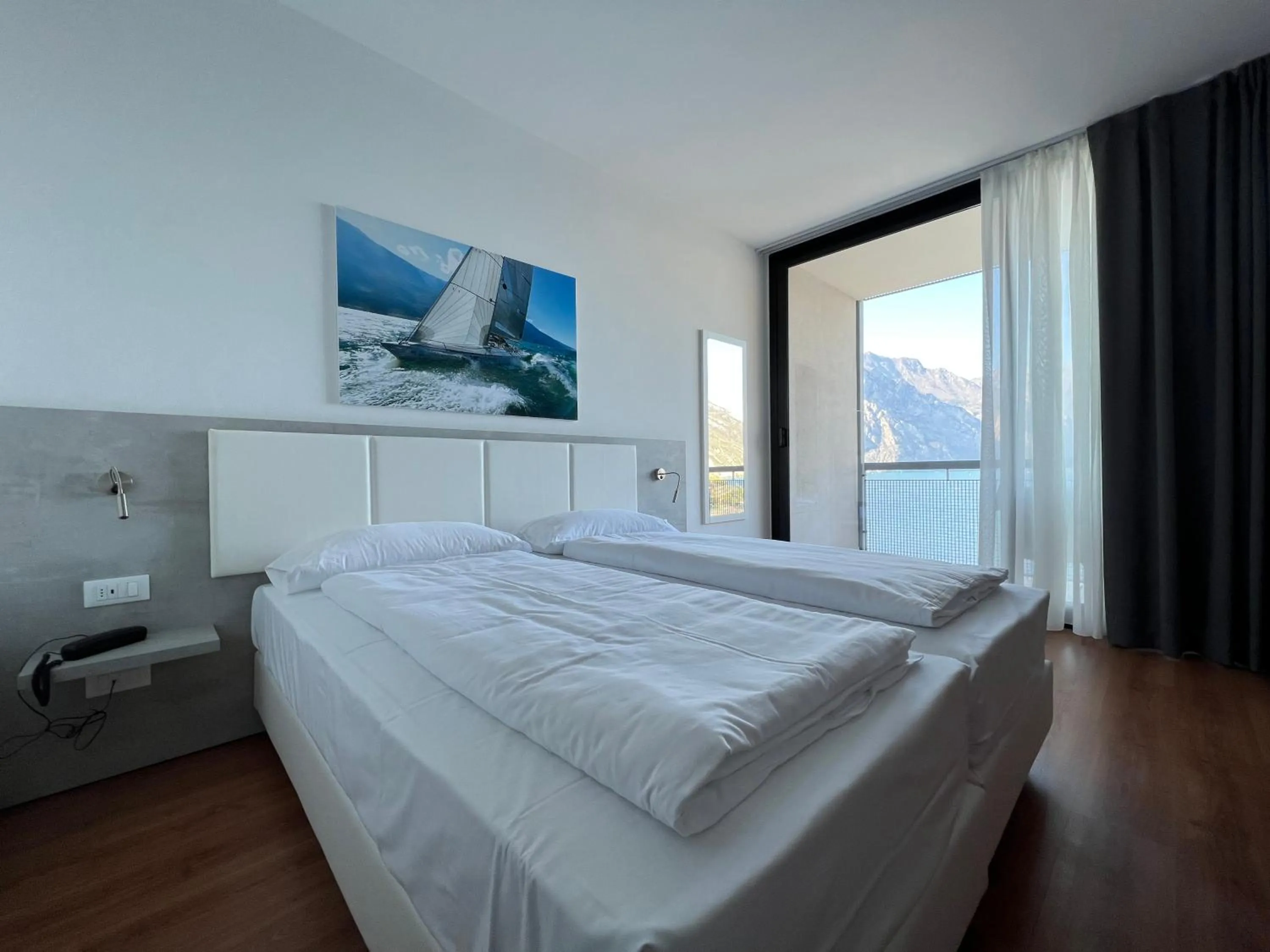 Bedroom, Bed in Wind Hotel