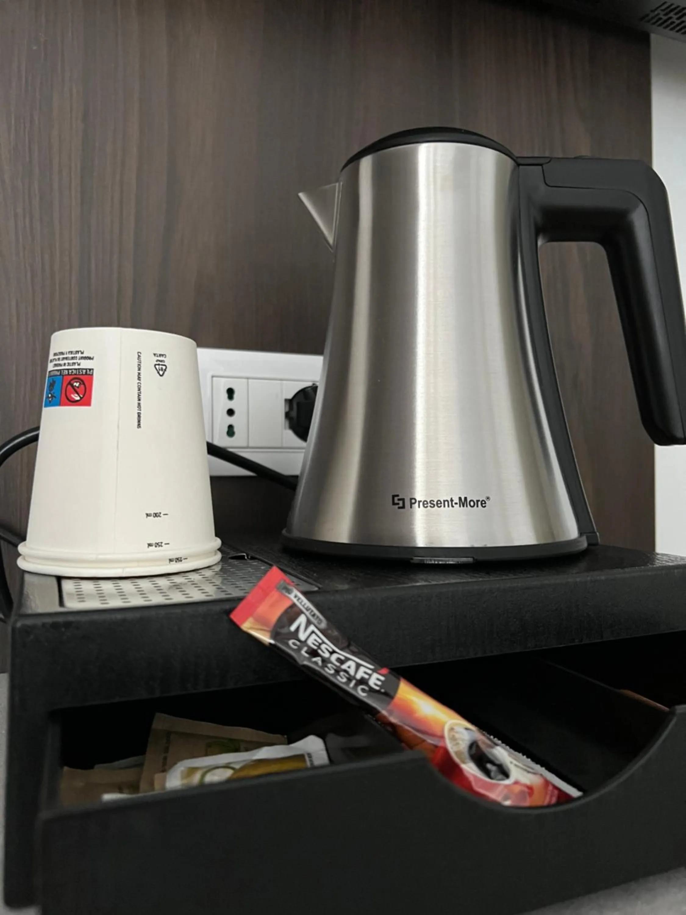 Coffee/tea facilities in Wind Hotel