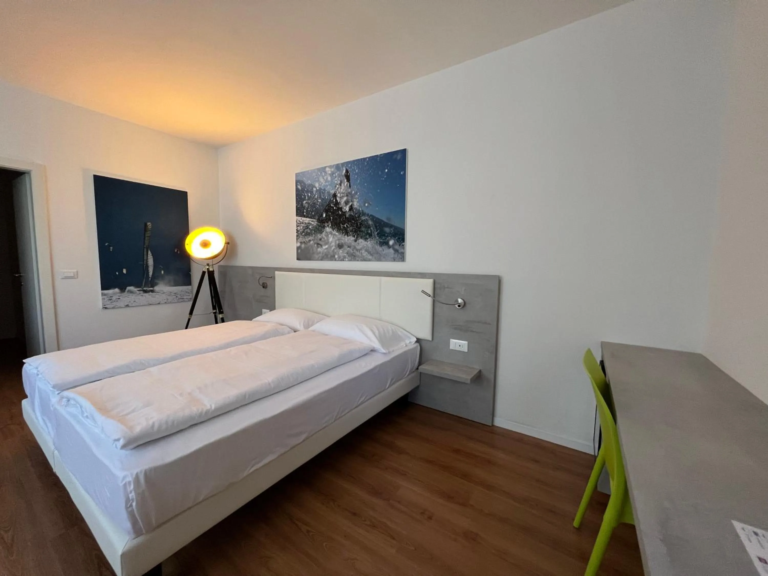 Bedroom, Bed in Wind Hotel