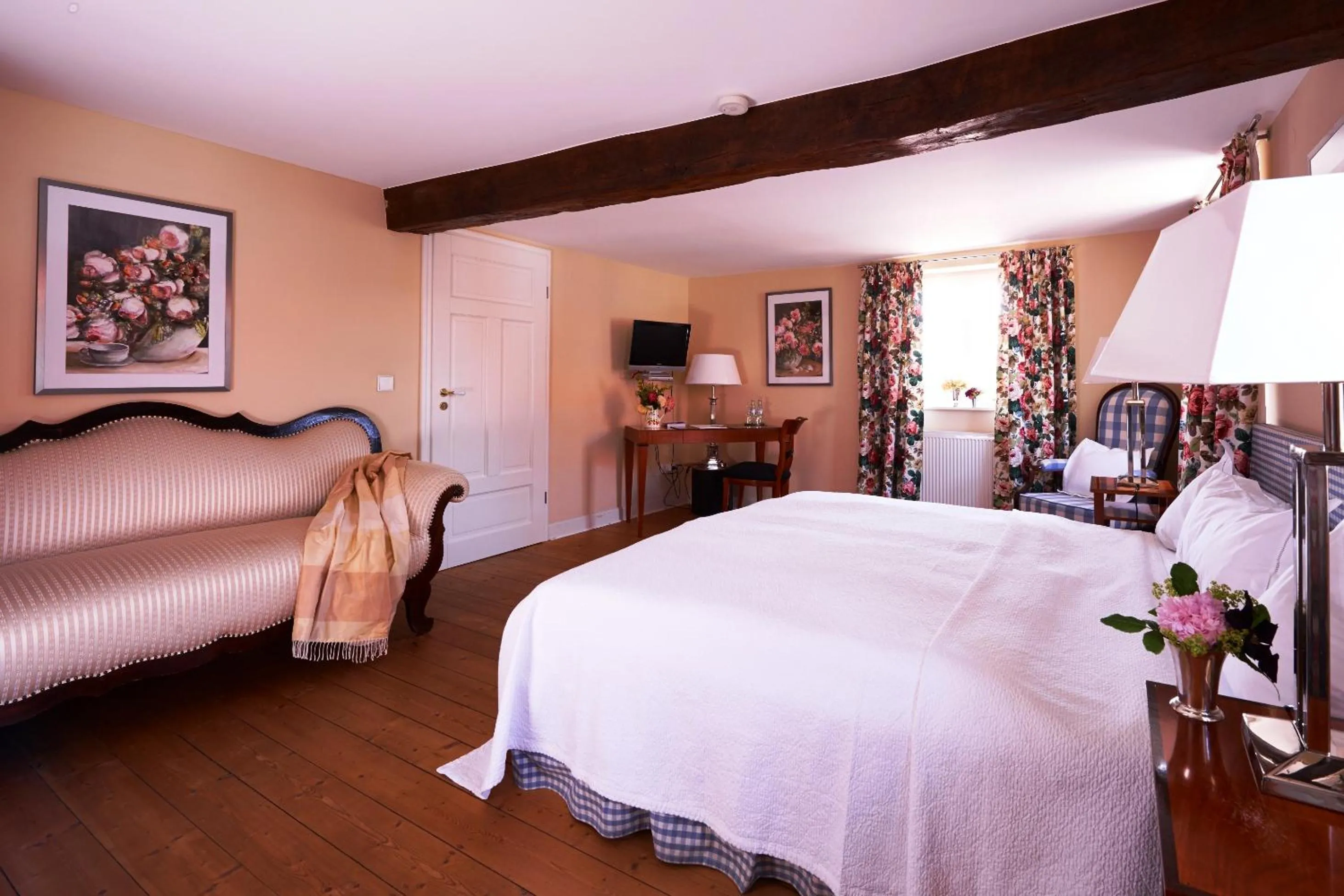 Photo of the whole room in Romantik Hotel Zum Rosenhof