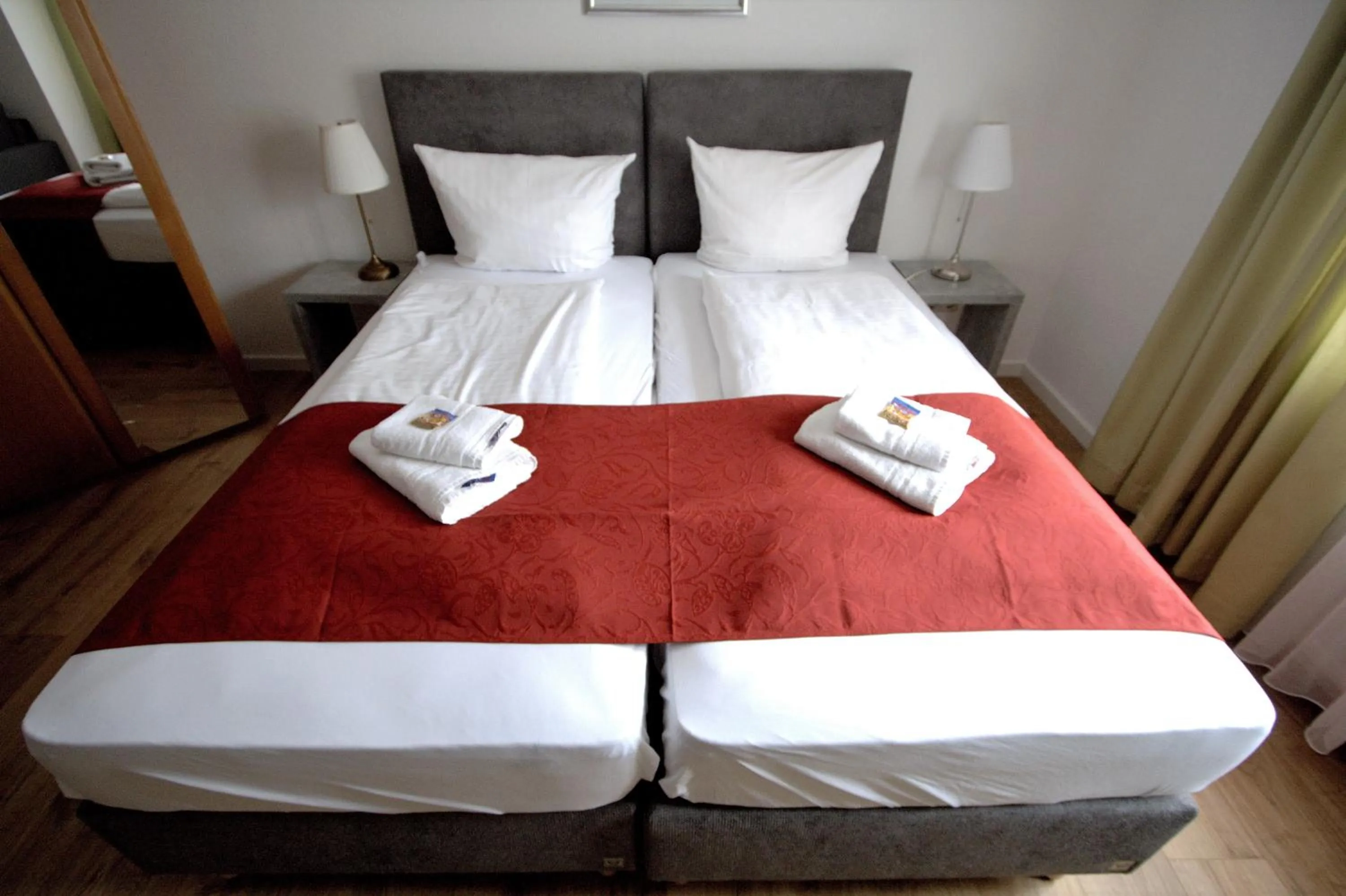 Photo of the whole room, Bed in Hotel Leo Mühlhausen