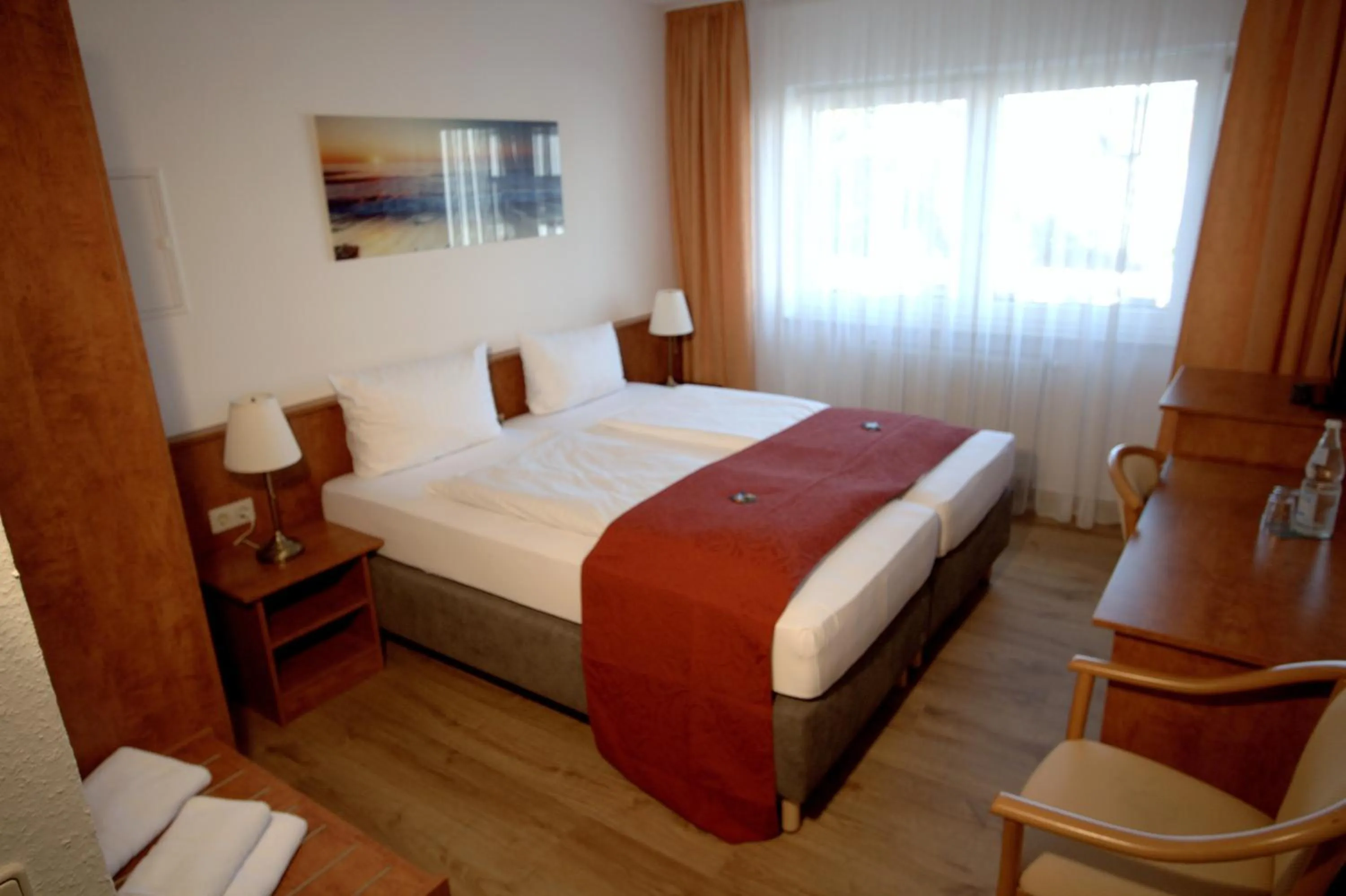 Photo of the whole room, Bed in Hotel Leo Mühlhausen