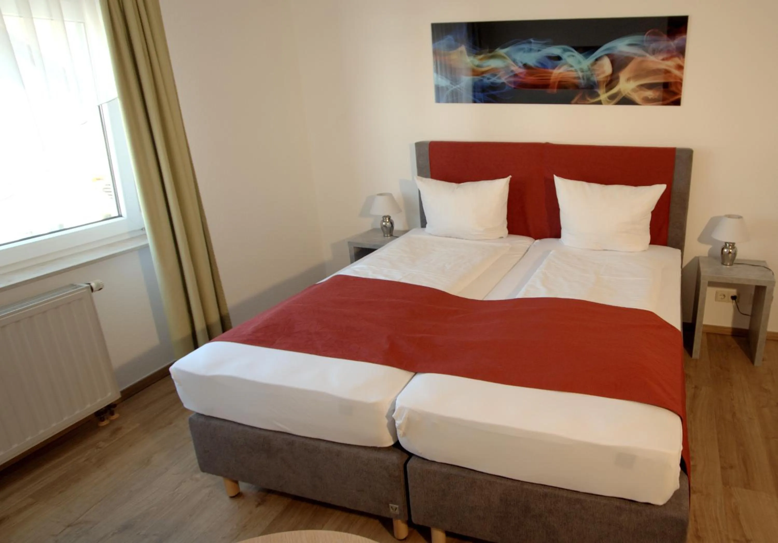 Photo of the whole room, Bed in Hotel Leo Mühlhausen