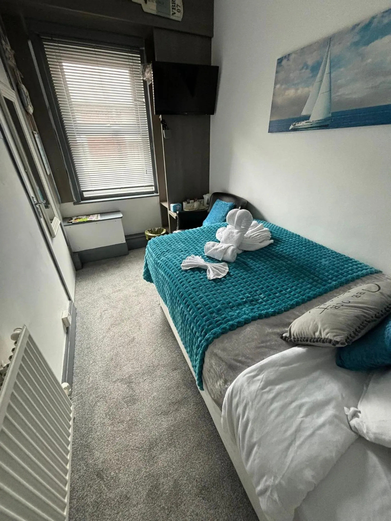 Bedroom, Bed in Kings Boutique Hotel