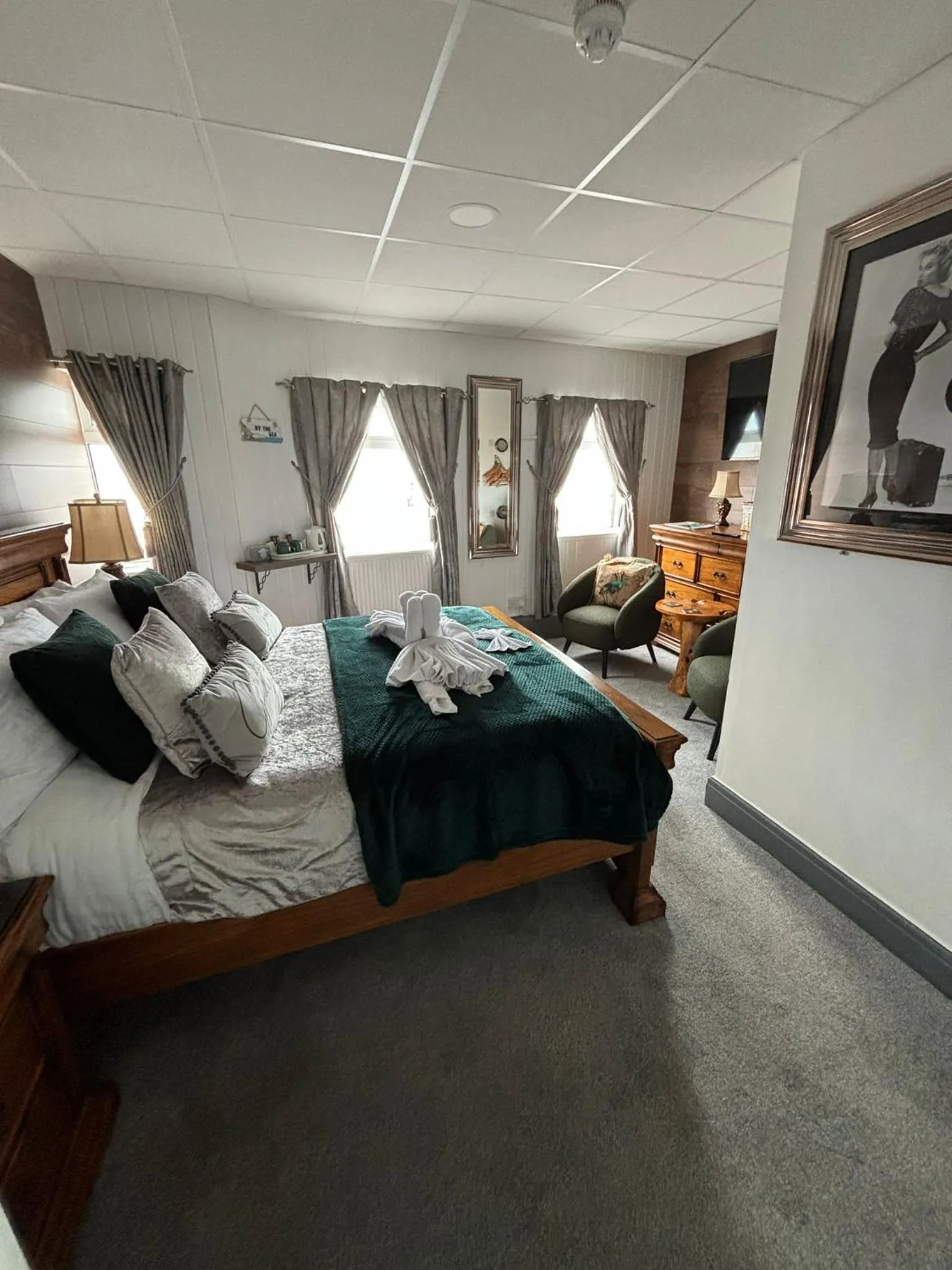 Bedroom, Bed in Kings Boutique Hotel