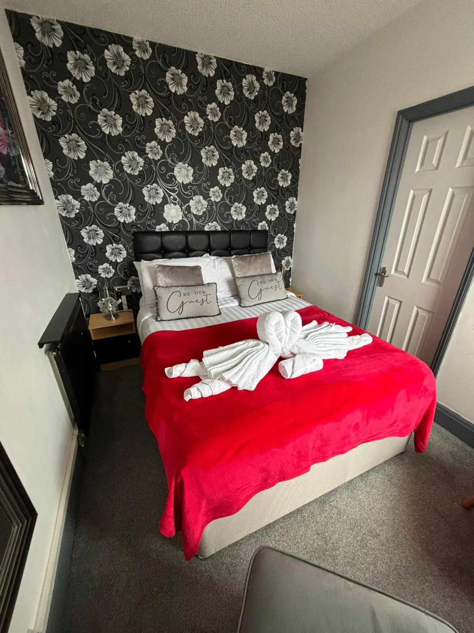 Bedroom, Bed in Kings Boutique Hotel