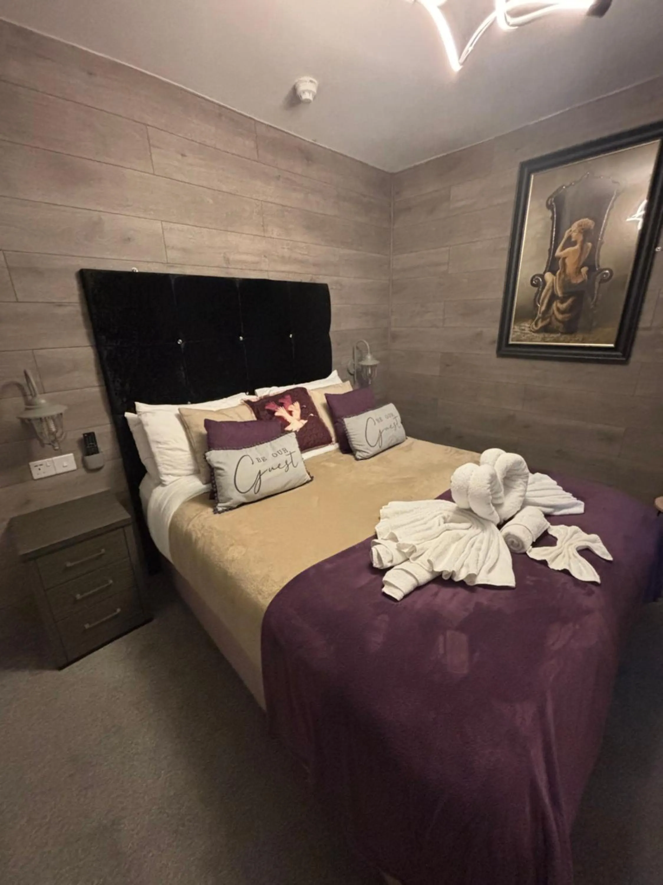 Bed in Kings Boutique Hotel