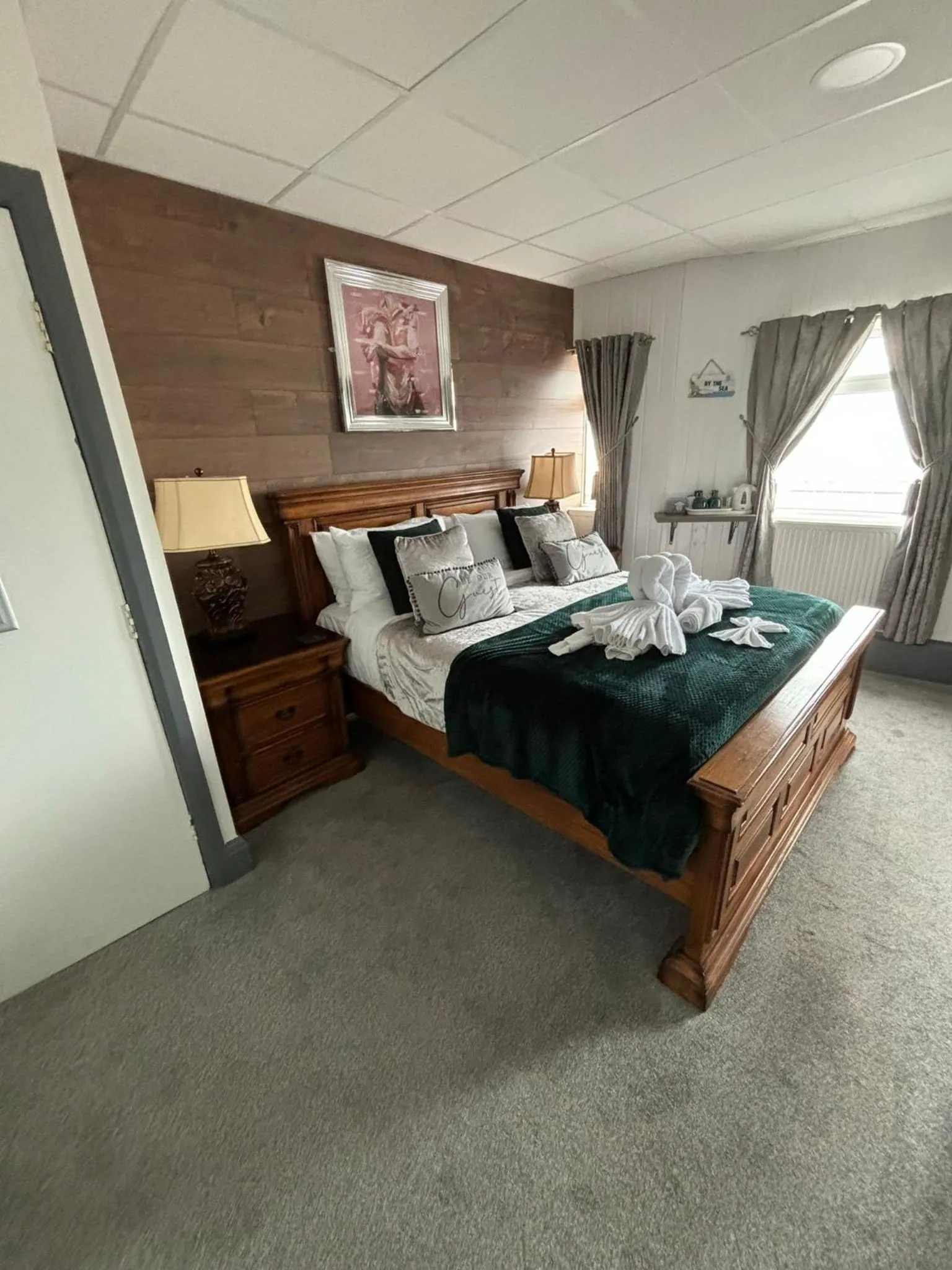 Bedroom, Bed in Kings Boutique Hotel