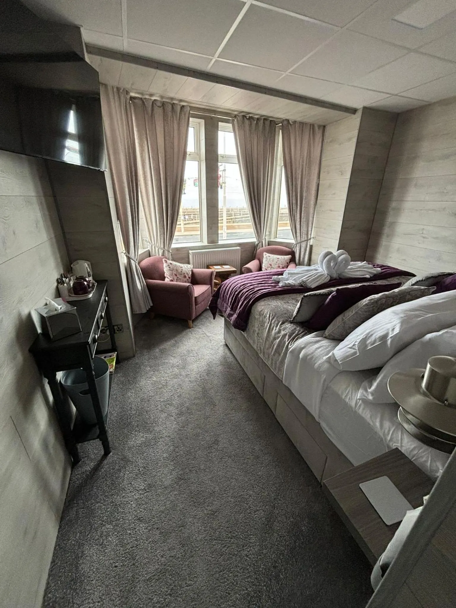 Bed in Kings Boutique Hotel