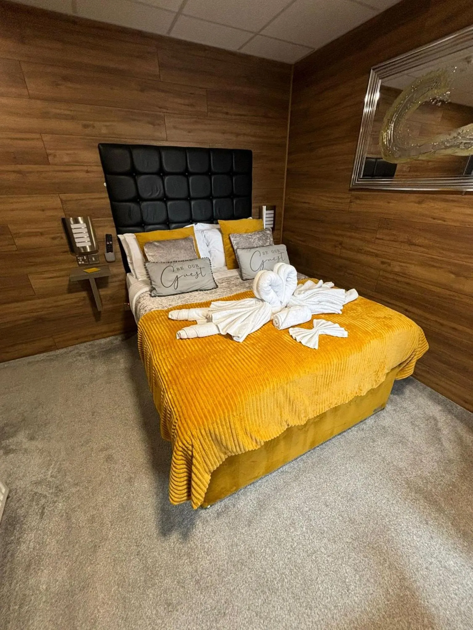 Bedroom, Bed in Kings Boutique Hotel