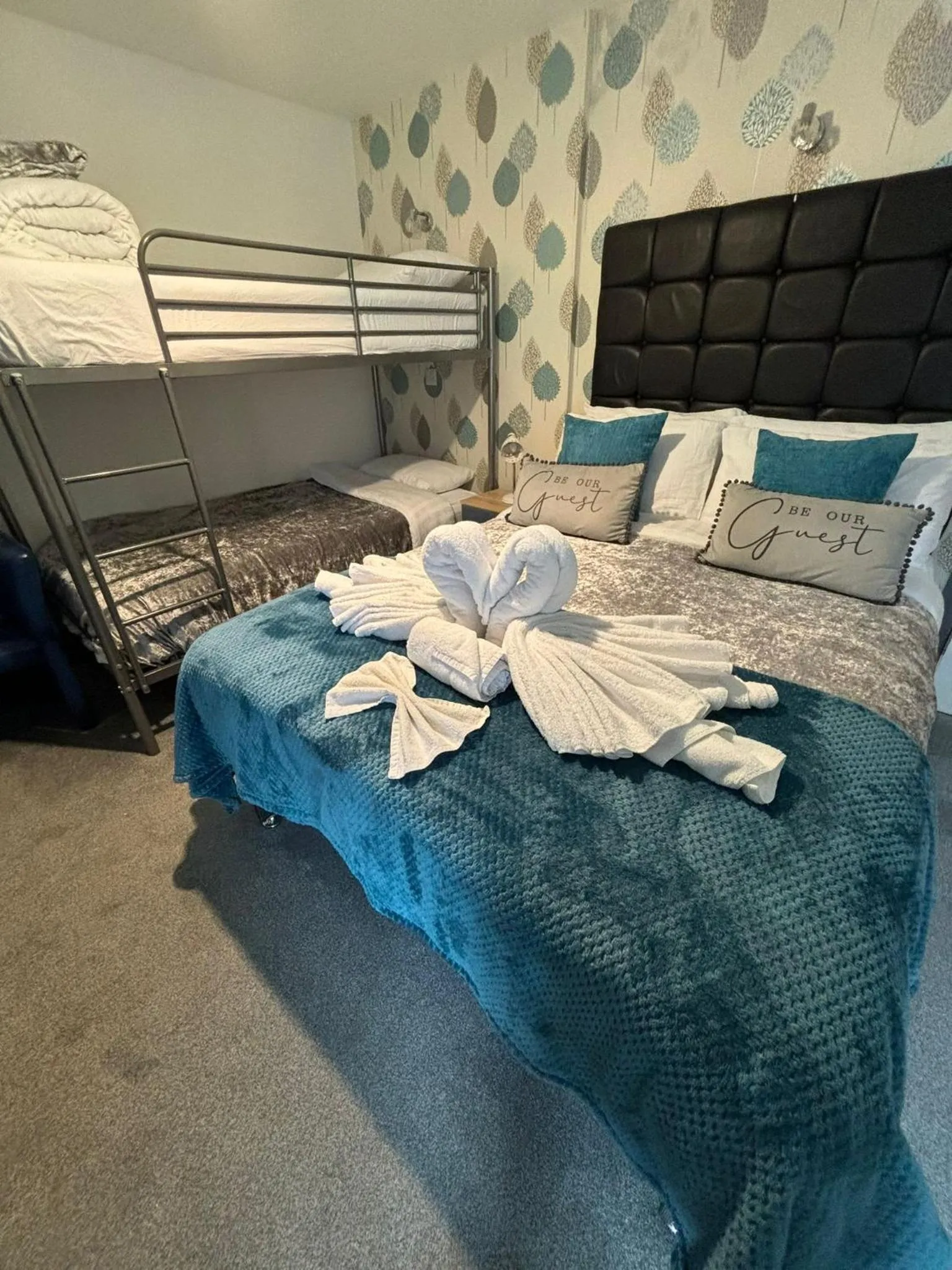 Bedroom, Bed in Kings Boutique Hotel