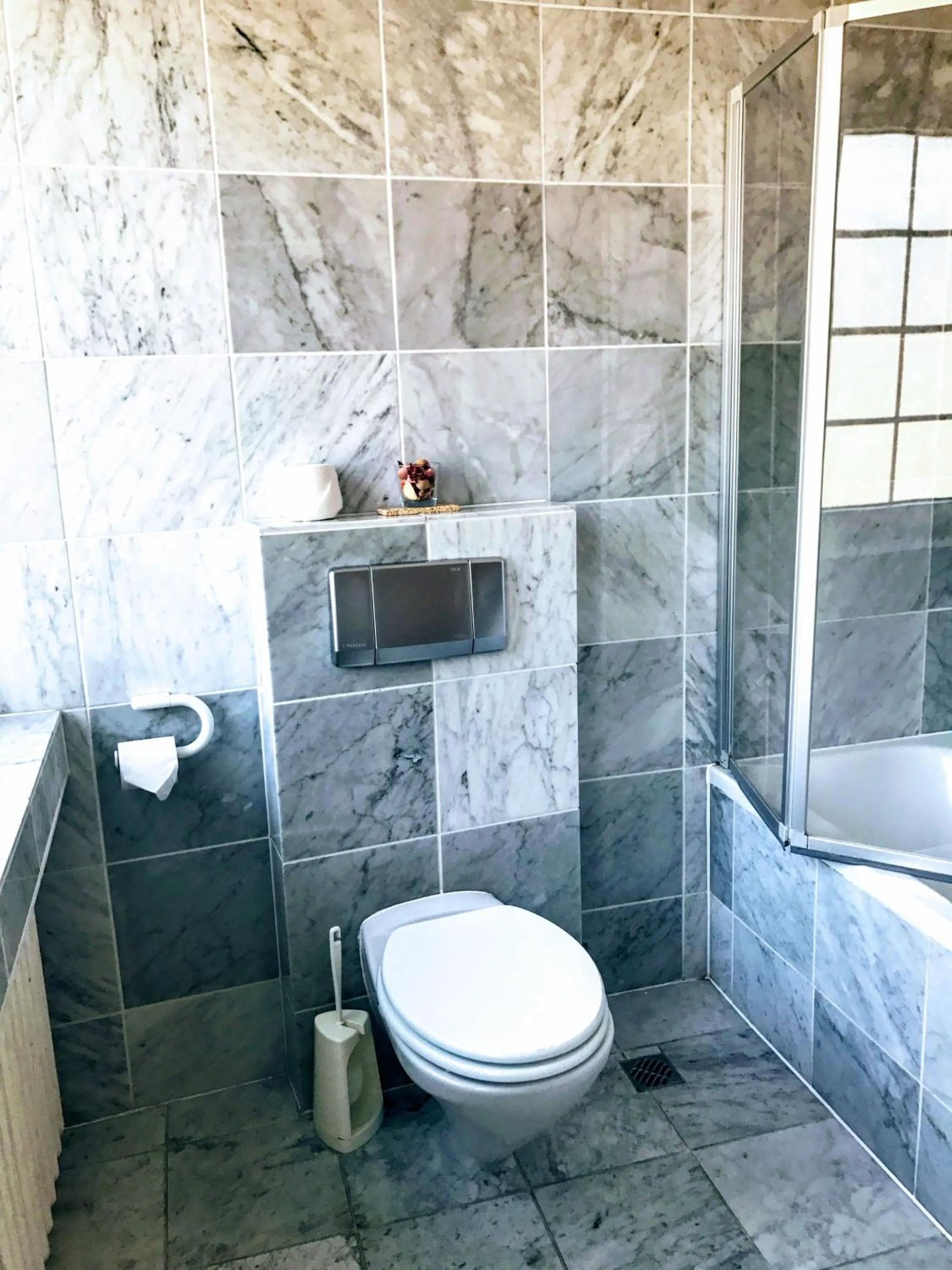 Bathroom in Hotel Kölner Hof