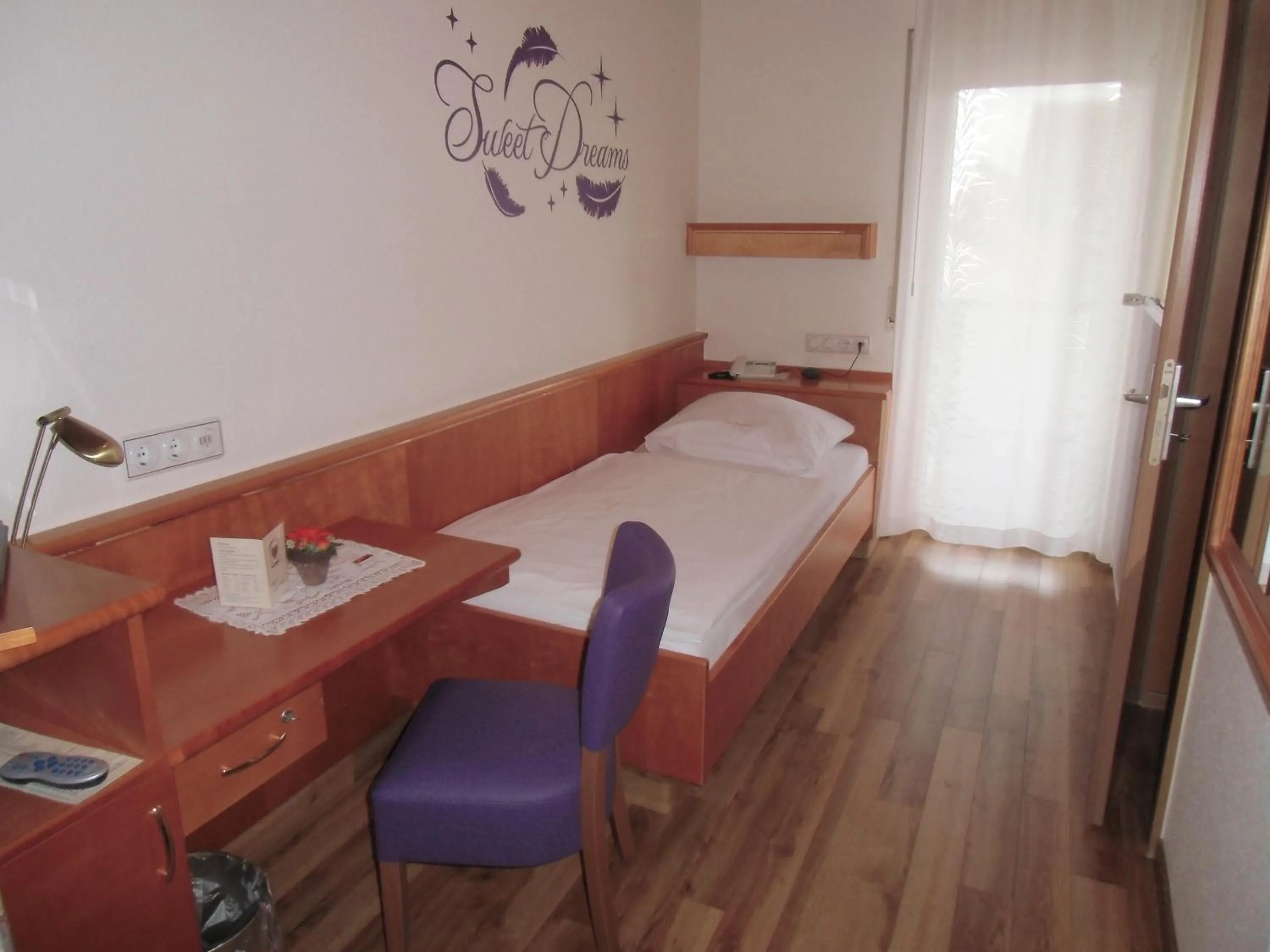 Photo of the whole room, Bed in Hotel-Gasthof Zum Freigericht