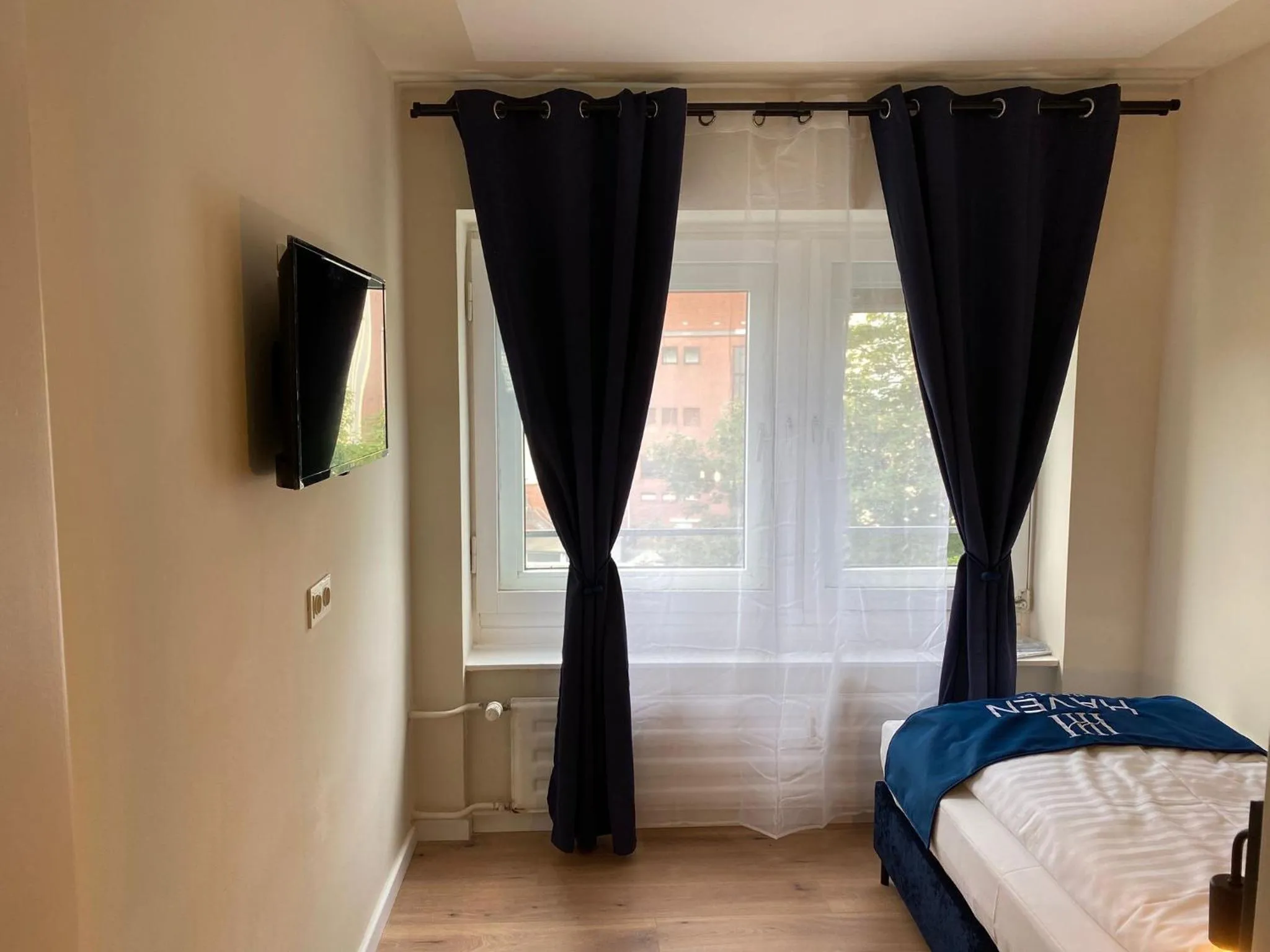 Photo of the whole room, Bed in Haven Hotel - Wuppertal