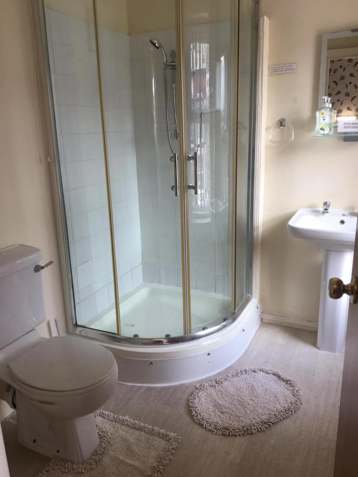 Family Room with Bathroom in White Moon Hotel