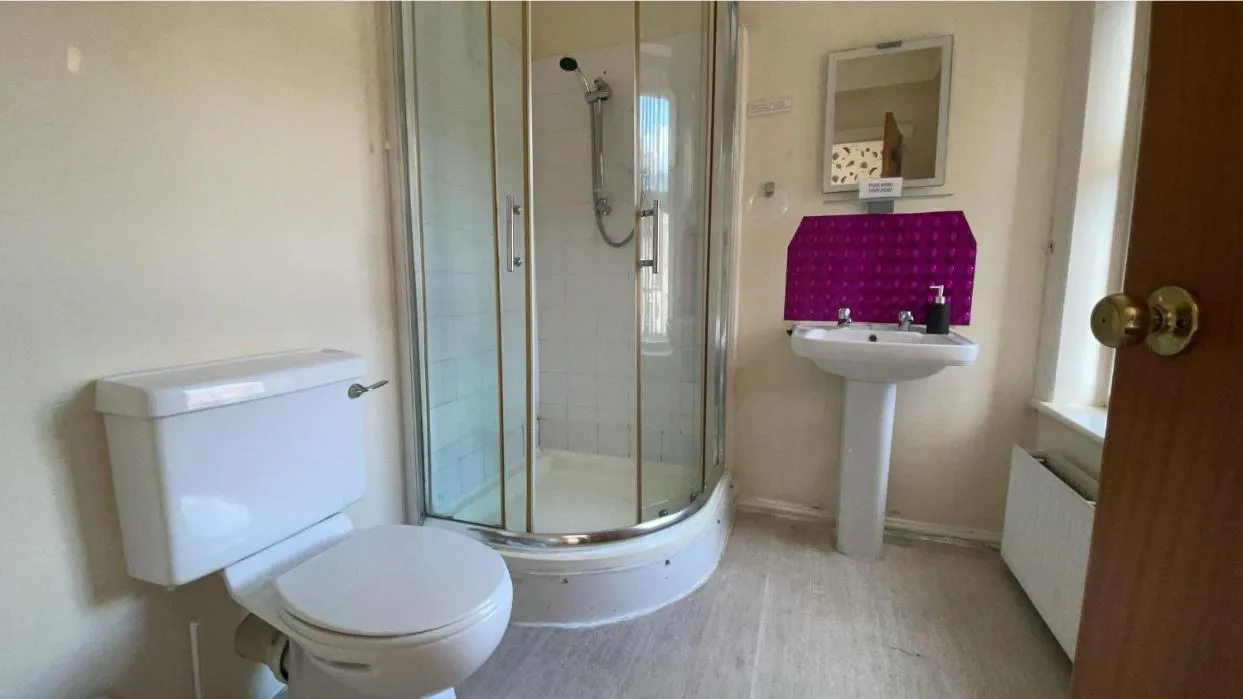 Bathroom in White Moon Hotel