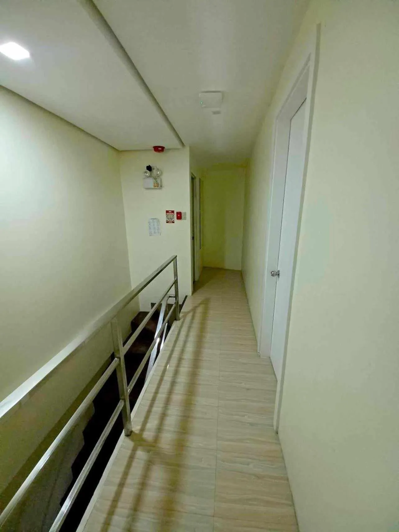 Photo of the whole room in 2020 Travelers Inn