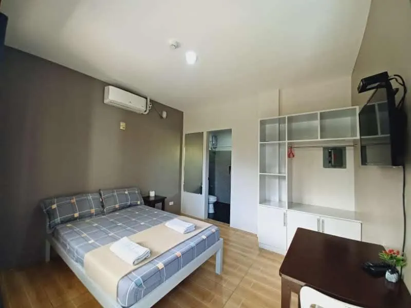 Bedroom, Bed in 2020 Travelers Inn