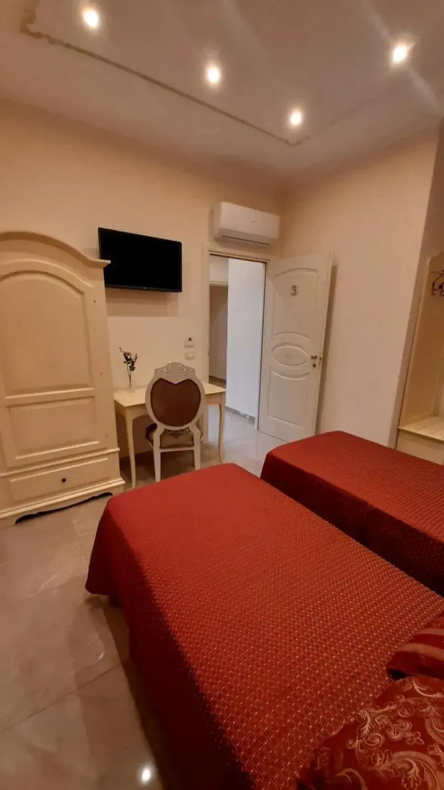 Double Room with Extra Bed - single occupancy in B&B Orchidea Double Room with Extra Bed - single occupancy in B&B Orchidea