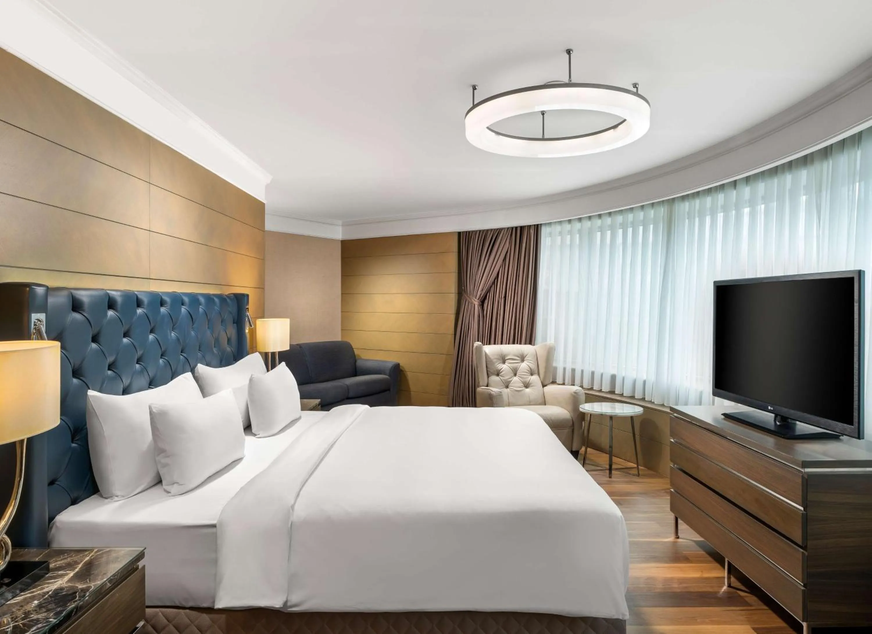 Photo of the whole room, Bed in Radisson Blu Hotel, Istanbul Sisli