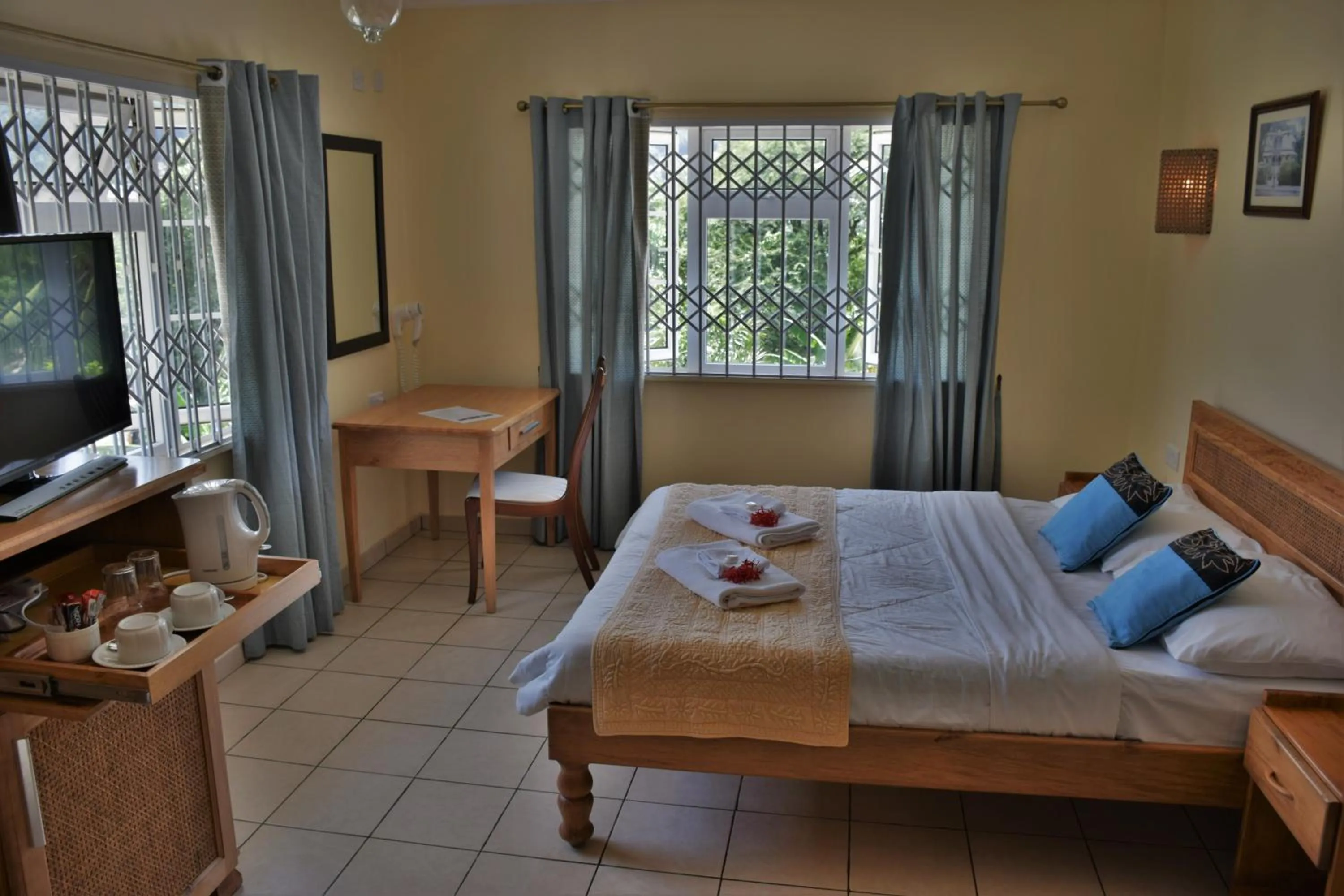 Bed in Bel Air Hotel