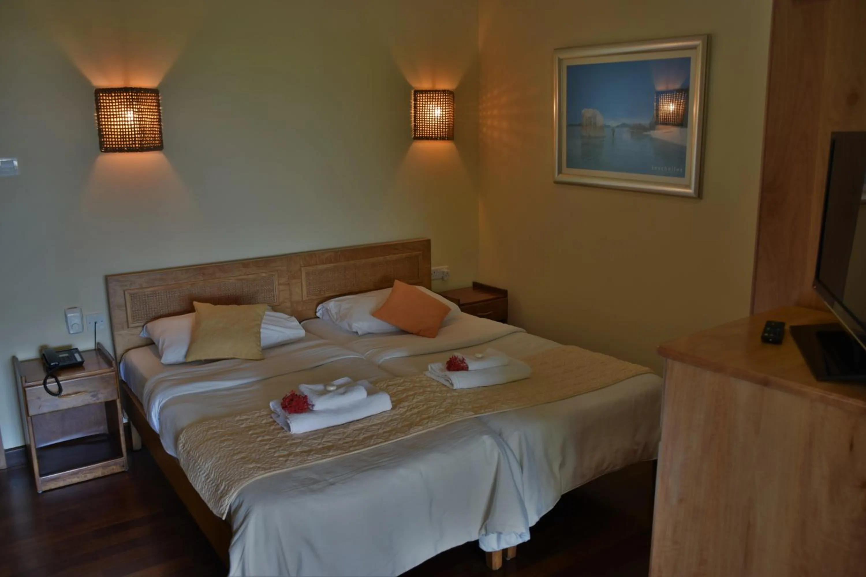 Bed in Bel Air Hotel