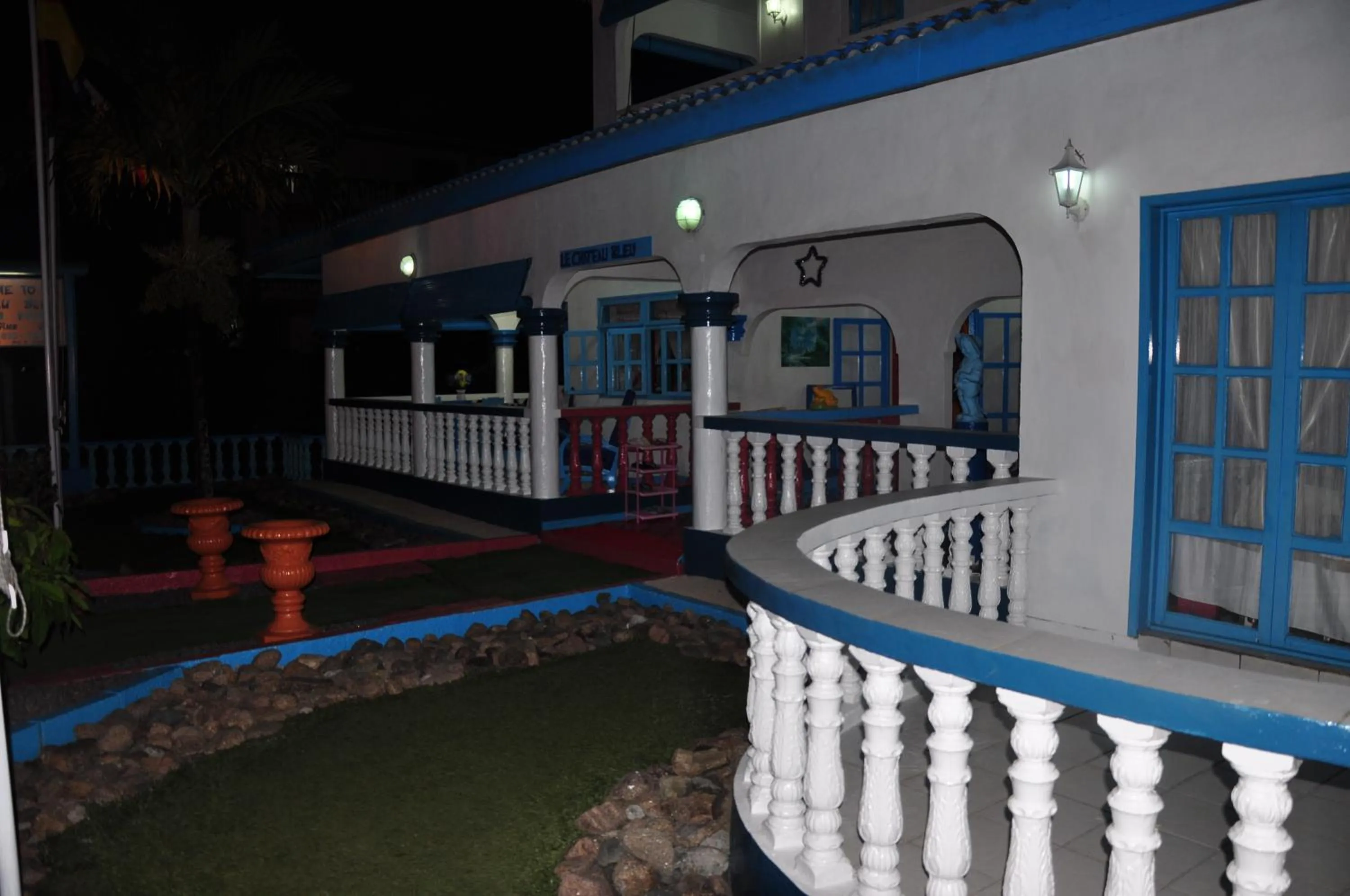 Facade/entrance in Le Chateau Bleu