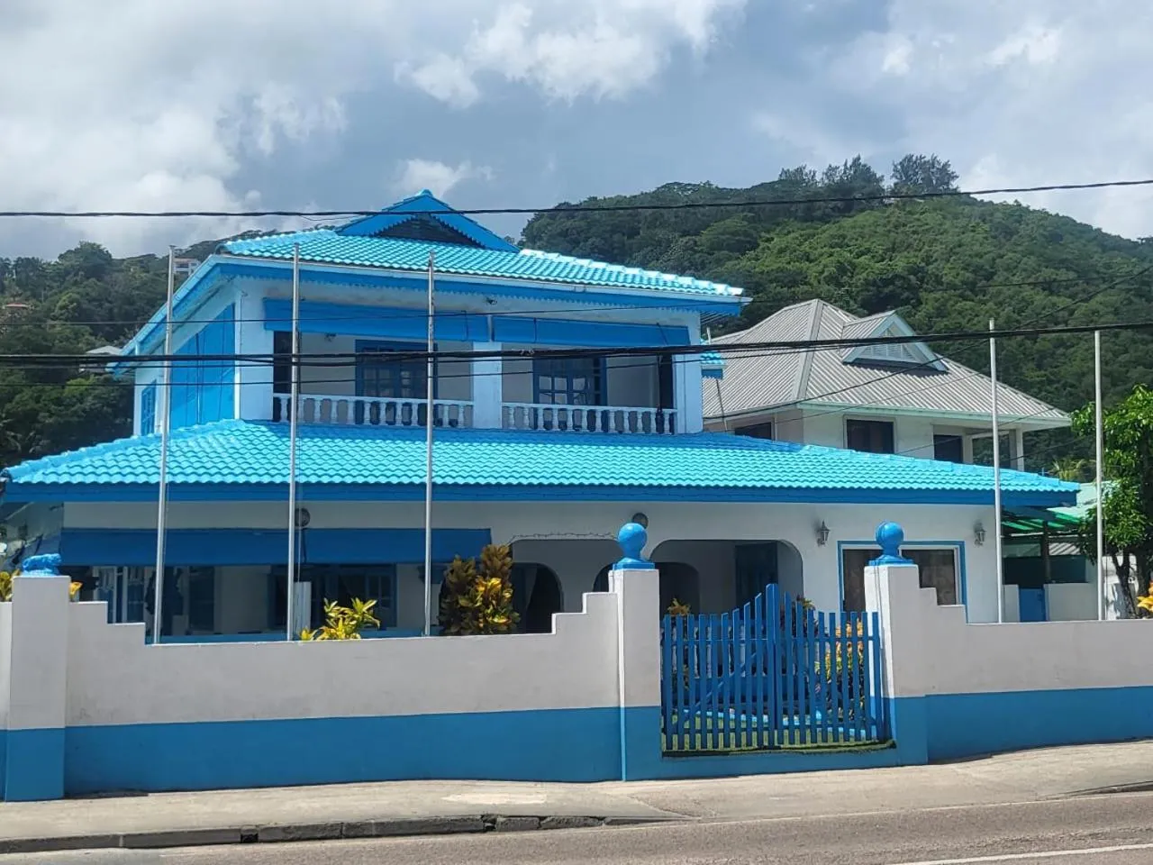 Property building in Le Chateau Bleu