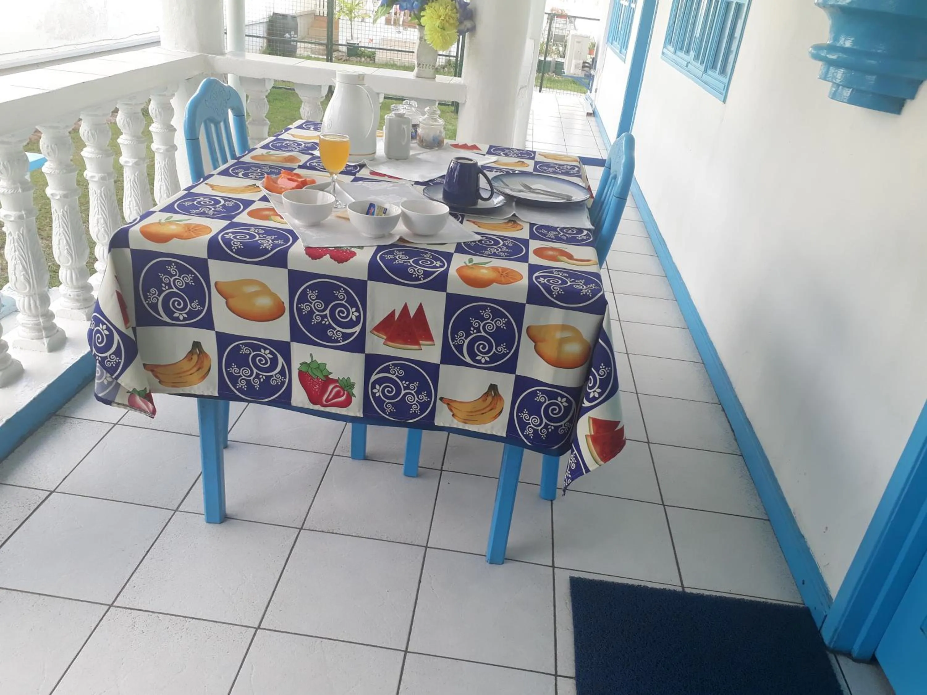 Dining area, Bed in Le Chateau Bleu