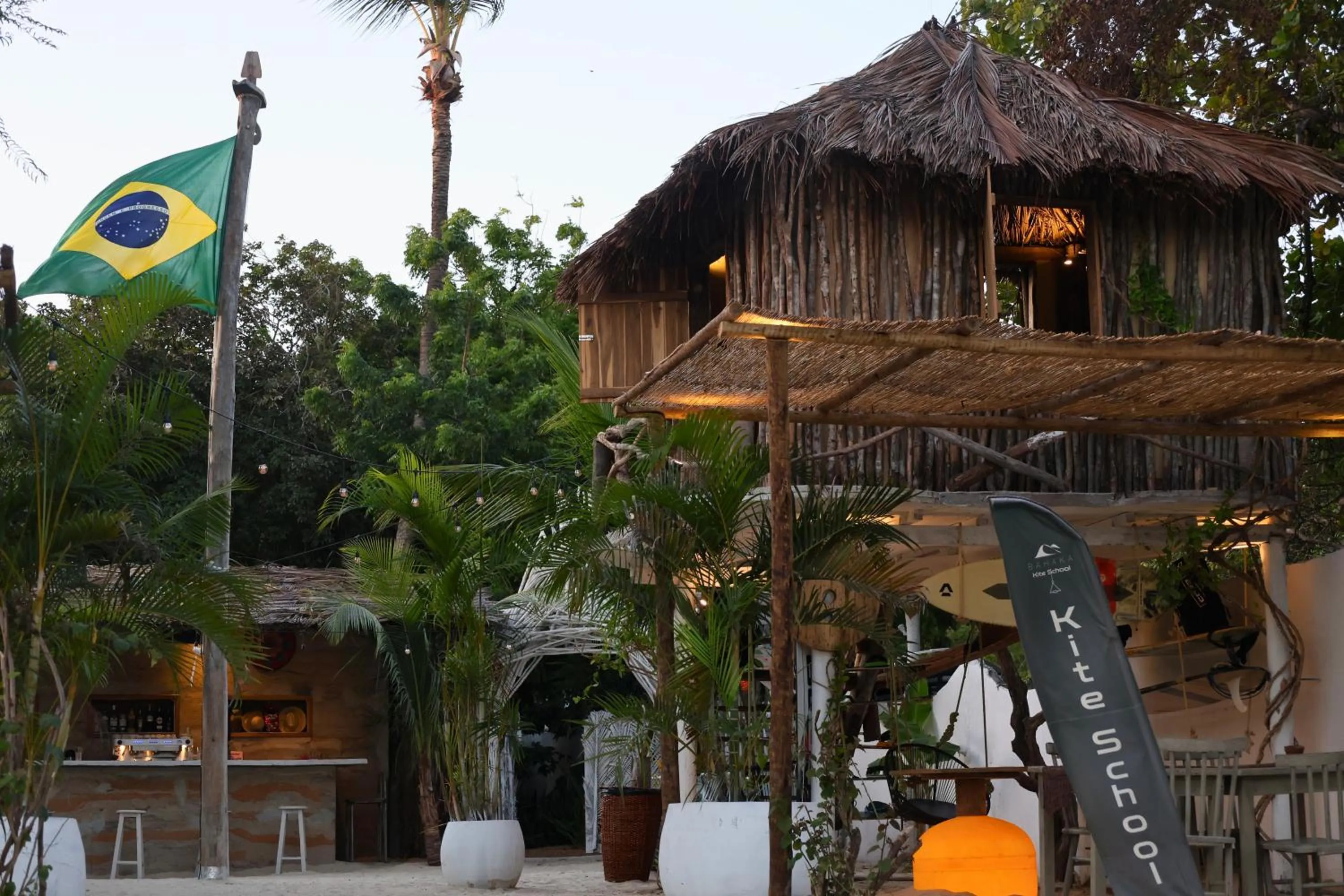 Restaurant/places to eat in Bahaka Jeri