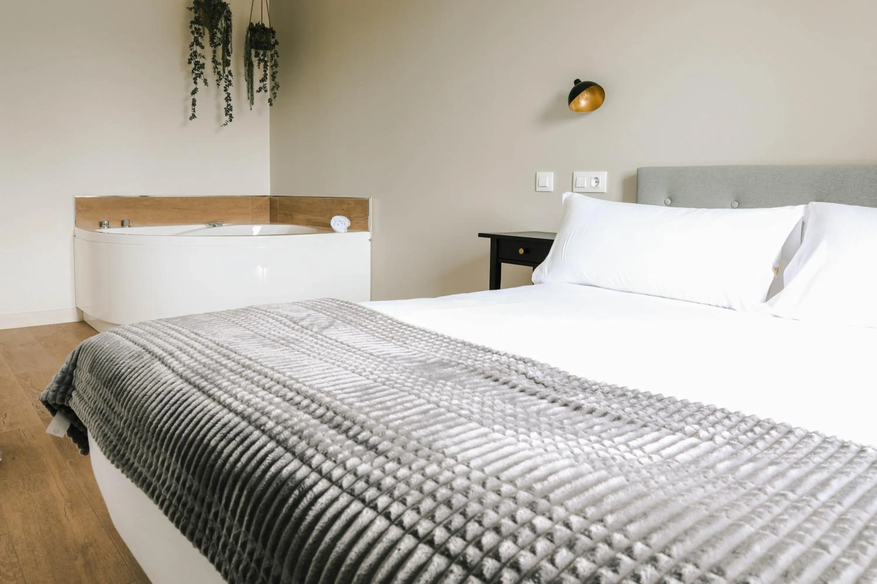 Photo of the whole room, Bed in Jardines Villaverde