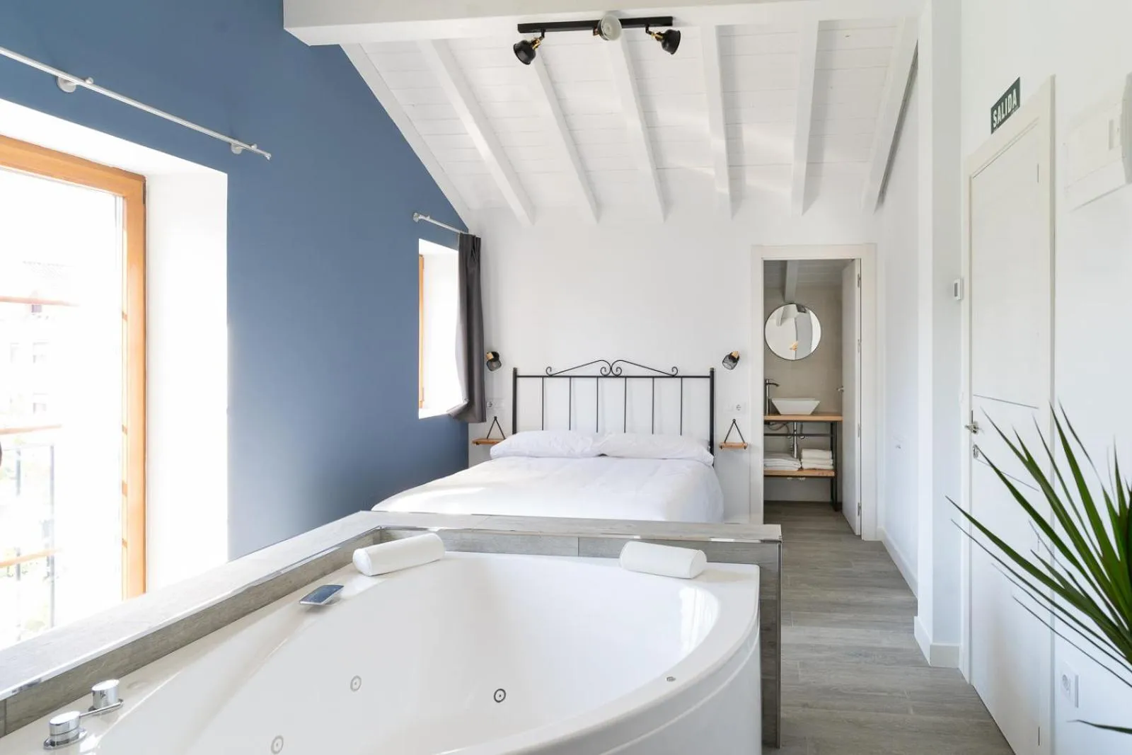 Bed in Jardines Villaverde