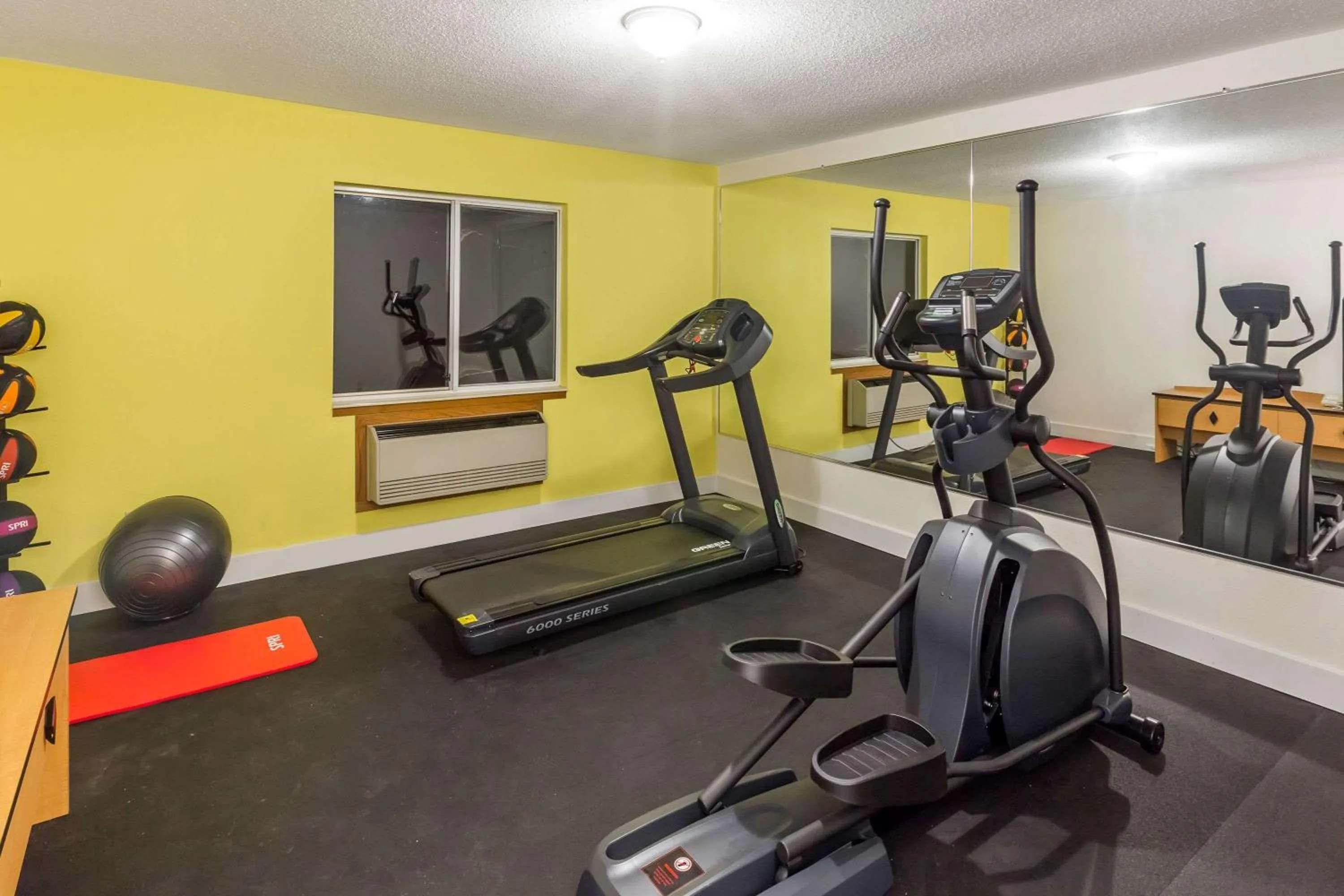 Fitness centre/facilities in Days Inn by Wyndham Atlantic