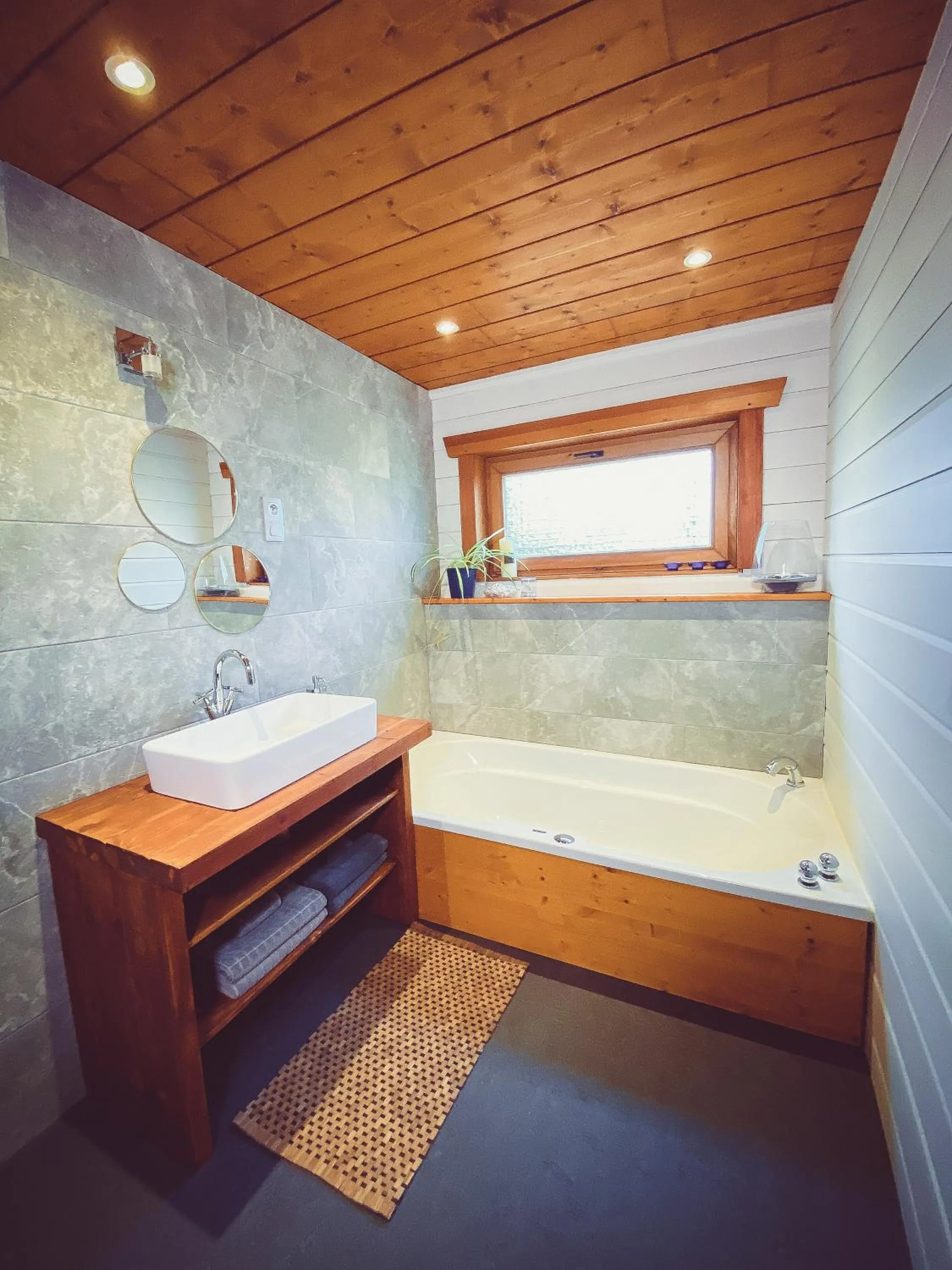 Bathroom, Bed in Nîdwazô - Ecolodge & Maison d'hôtes