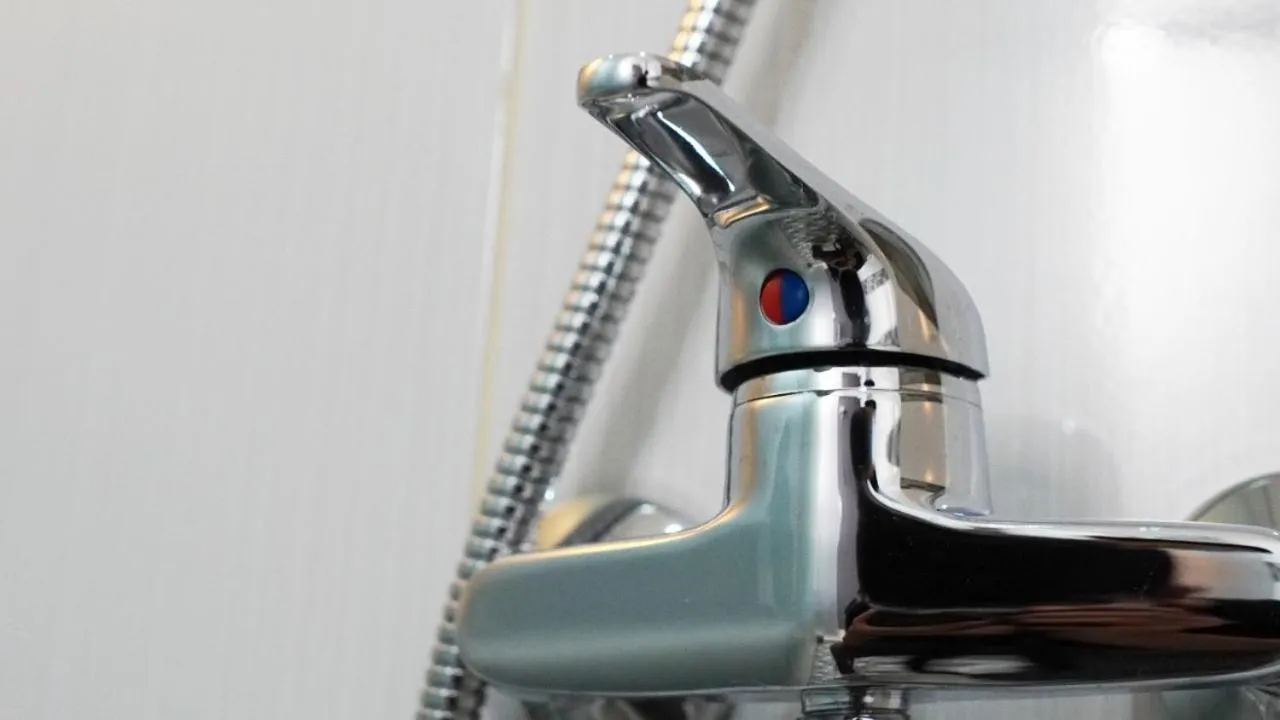 Hostel 18 Pasangan Butuh Surat Nikah