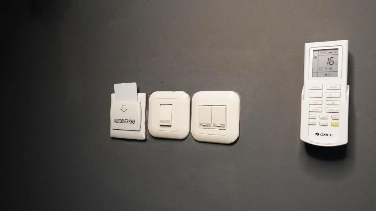 Hostel 18 Pasangan Butuh Surat Nikah