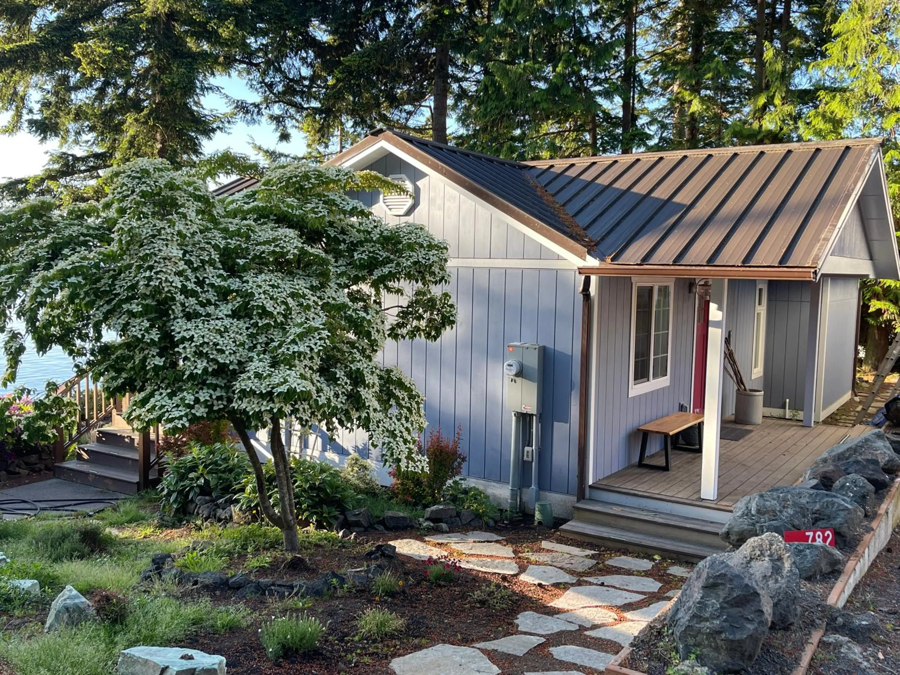 Puget Sound Chic Romantic Cottage with Private Beach Access & Gated Entry