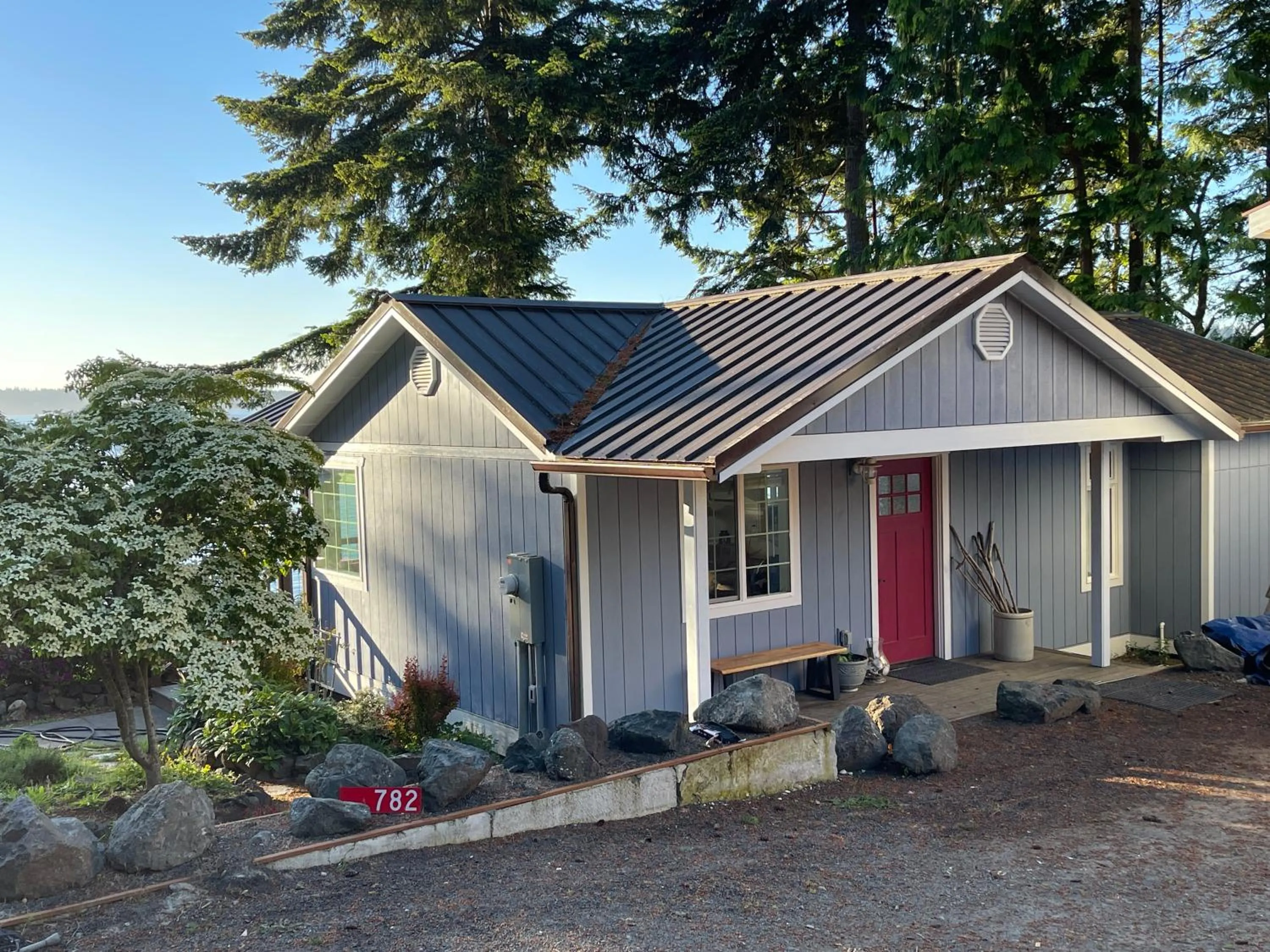 Puget Sound Chic Romantic Cottage with Private Beach Access & Gated Entry