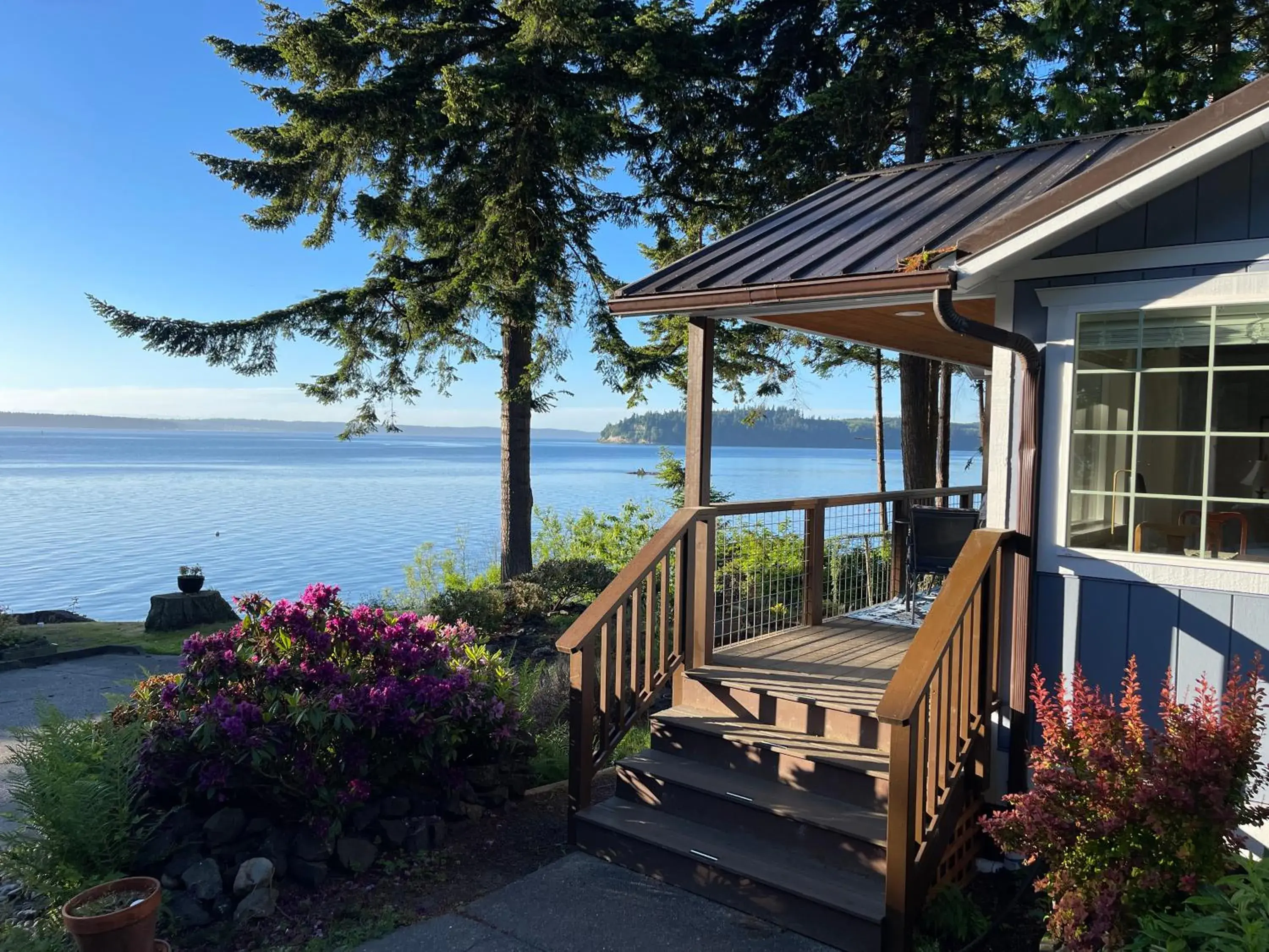 Puget Sound Chic Romantic Cottage with Private Beach Access & Gated Entry Puget Sound Chic Romantic Cottage with Private Beach Access & Gated Entry