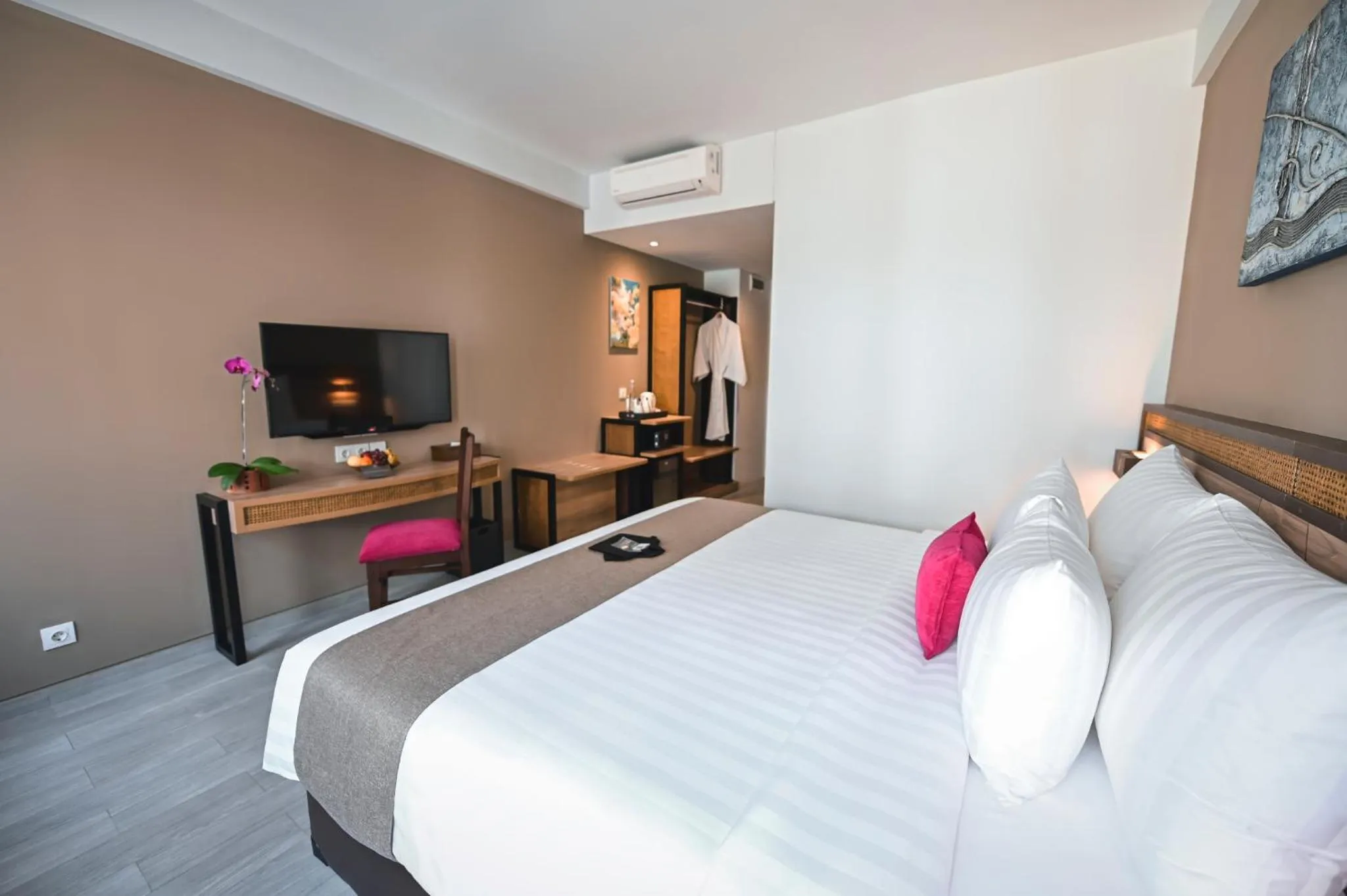 Bed in Royal Regantris Trawangan