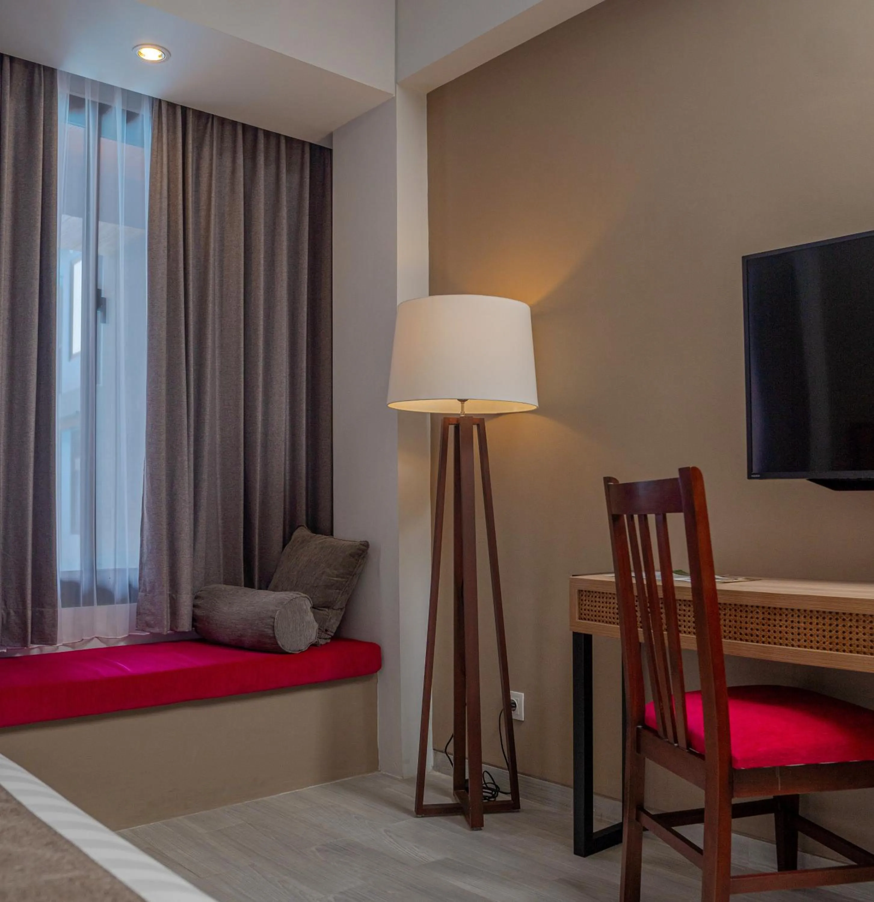 View (from property/room), Bed in Royal Regantris Trawangan