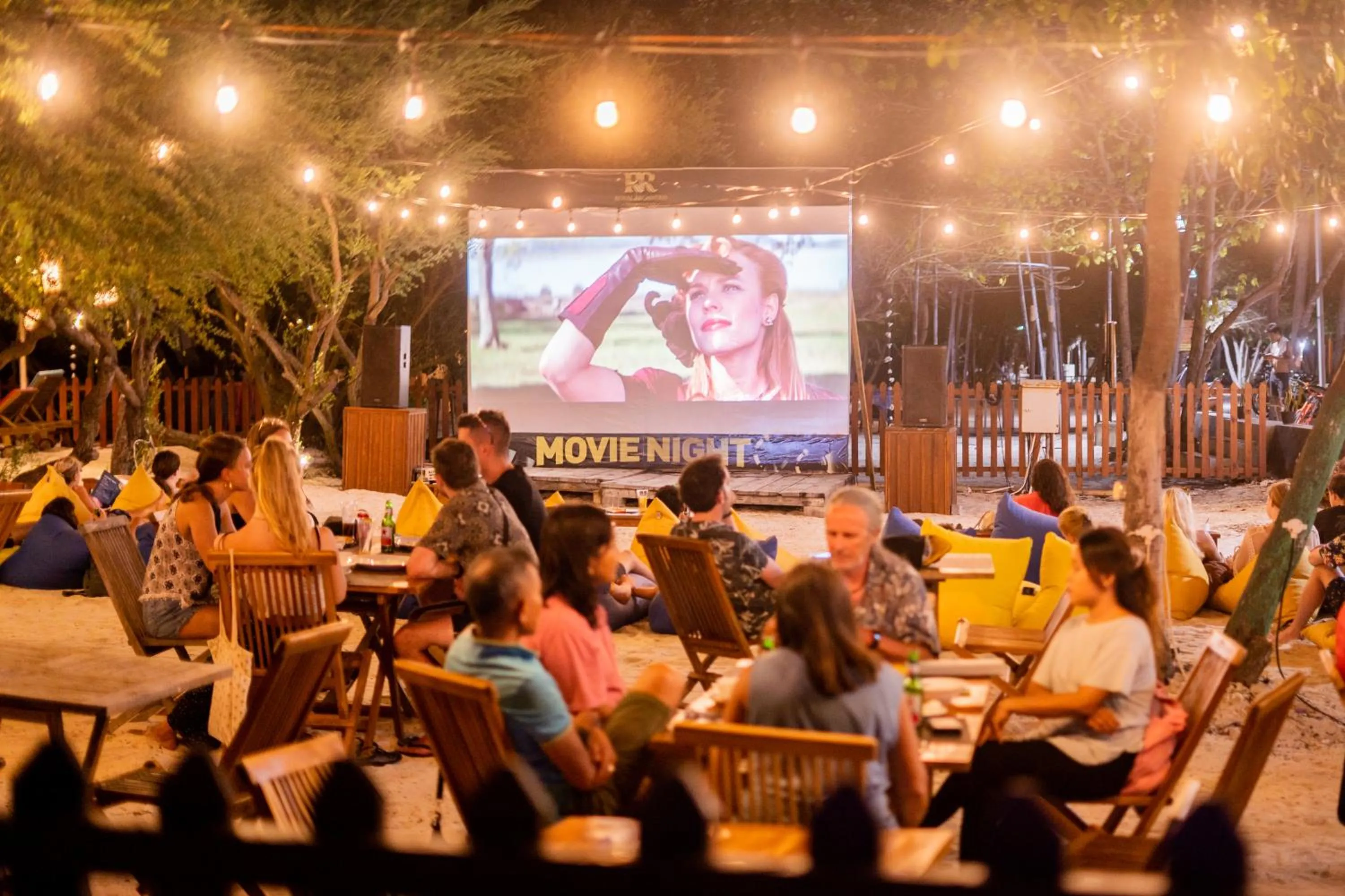 Evening entertainment in Royal Regantris Trawangan