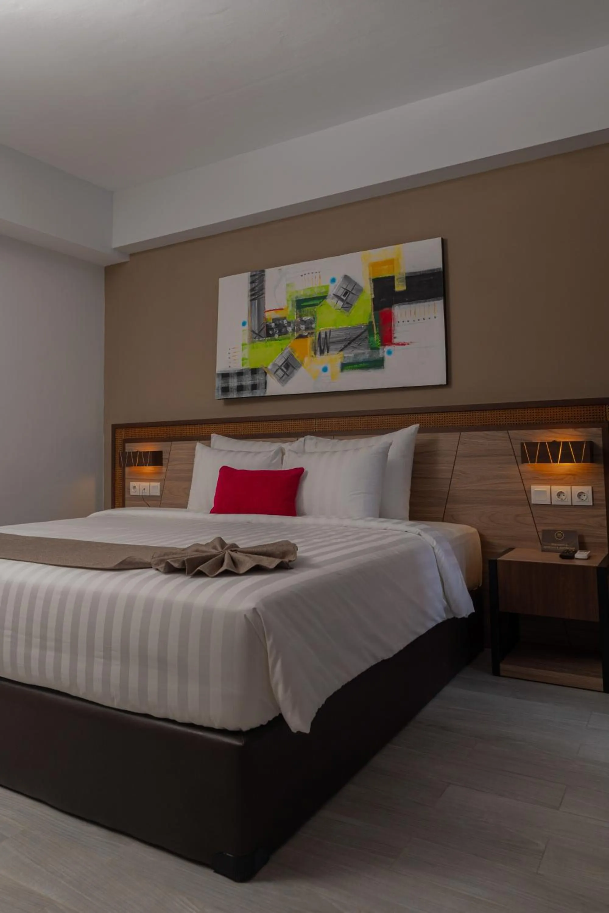 Bed in Royal Regantris Trawangan