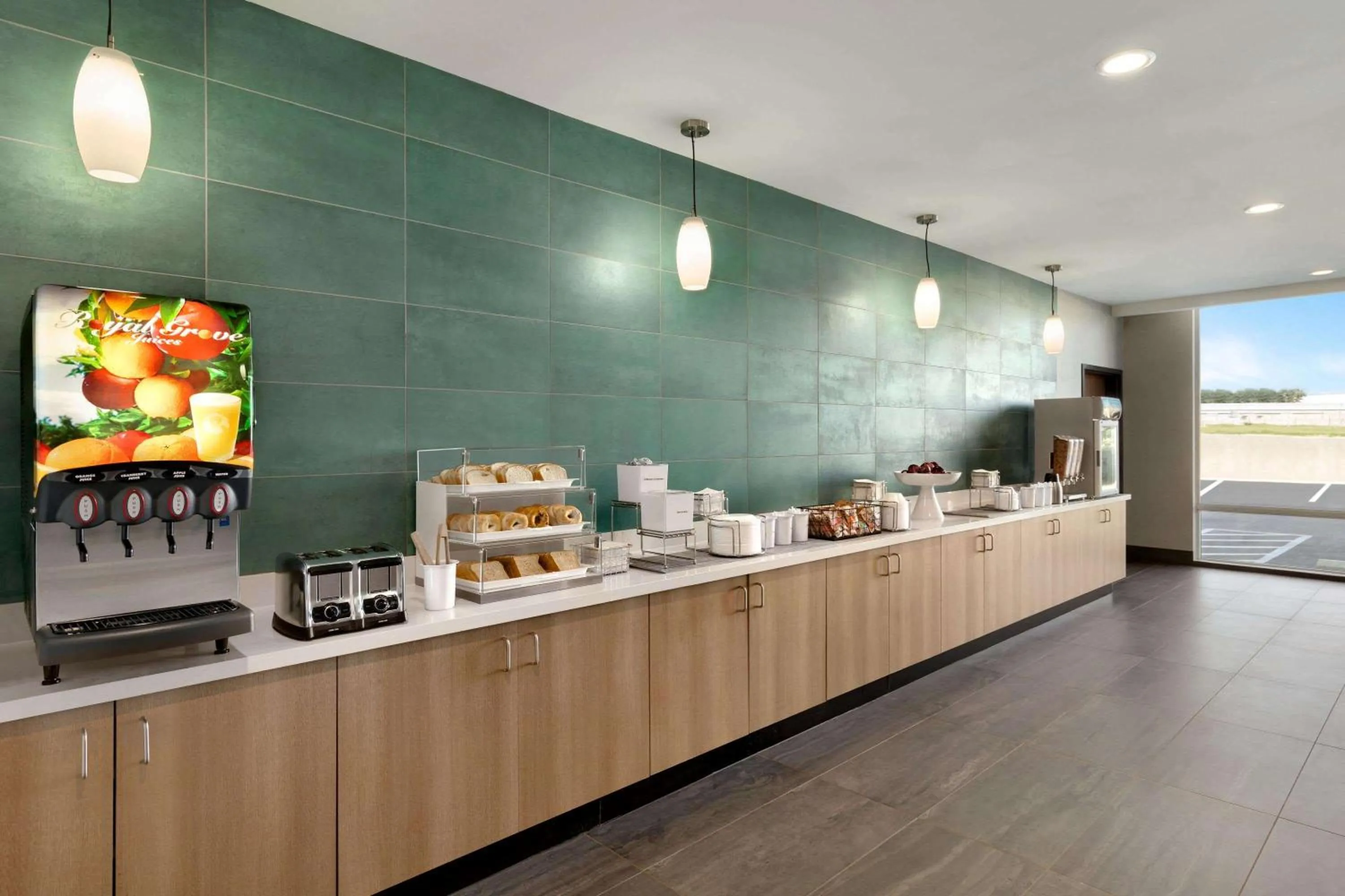 Restaurant/places to eat in La Quinta Inn & Suites by Wyndham San Antonio Seaworld LAFB