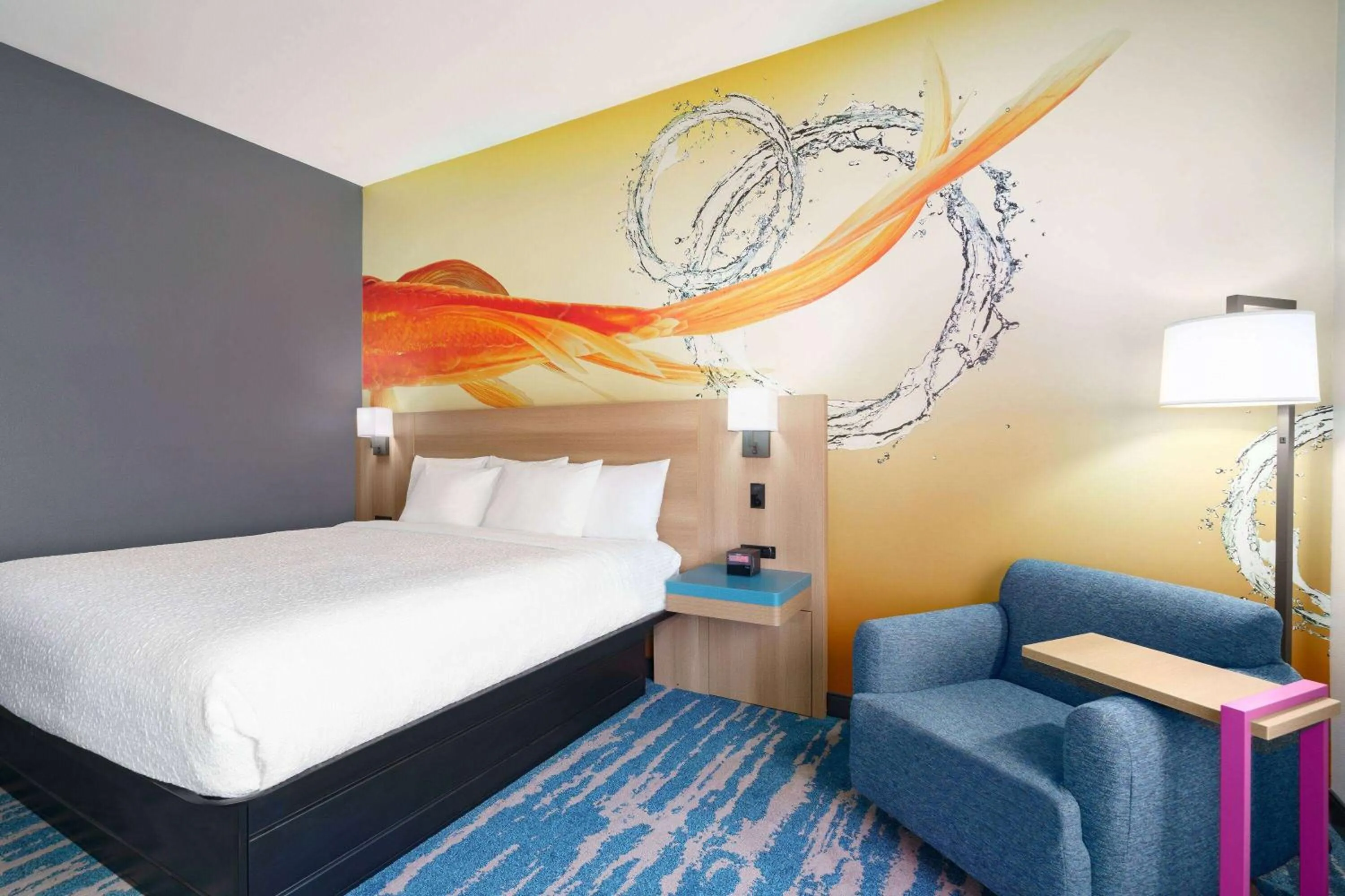 Photo of the whole room, Bed in La Quinta Inn & Suites by Wyndham San Antonio Seaworld LAFB