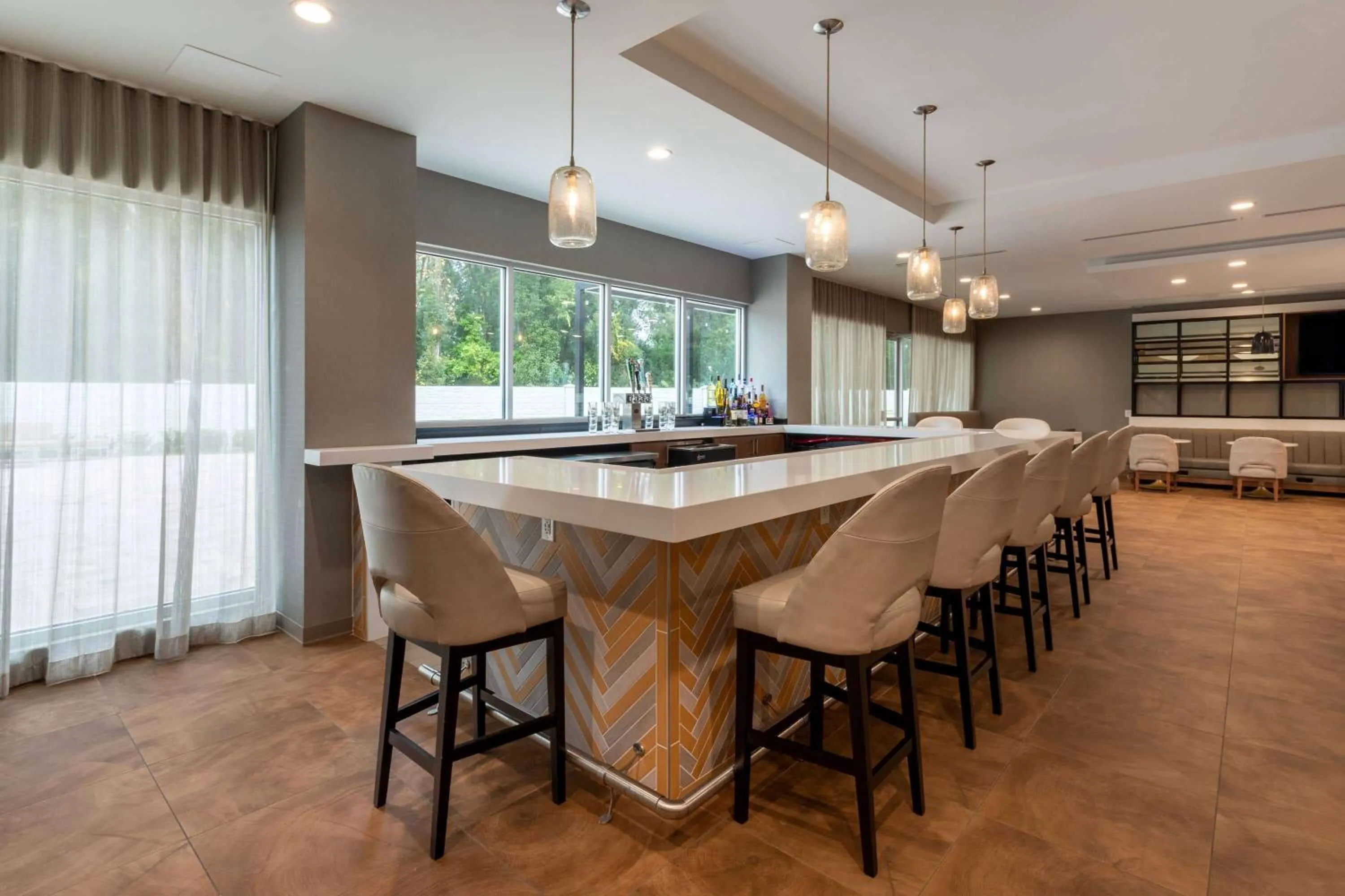 Lounge or bar in Wyndham Garden Orlando Airport - Free Airport Shuttle